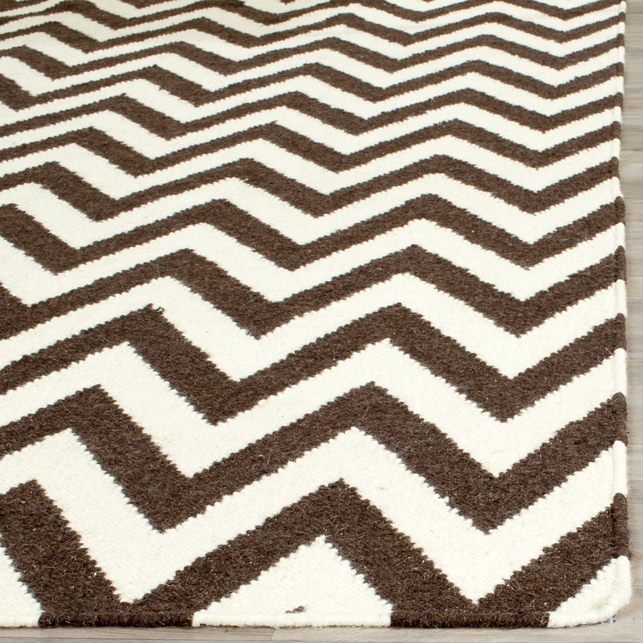 SAFAVIEH Dhurrie Bentley Chevron Zigzag Wool Area Rug, Brown/Ivory, 9' x 12'
