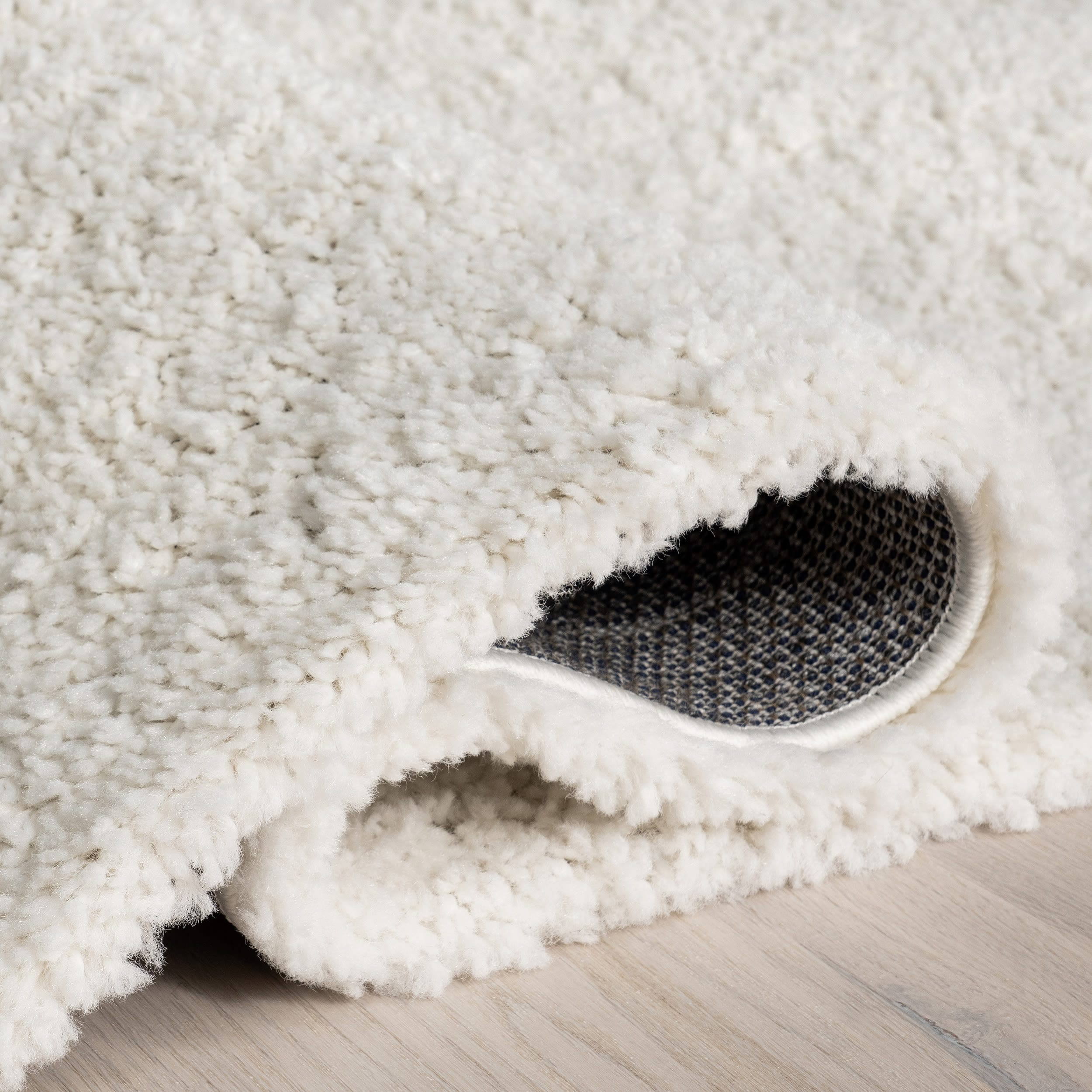 Plush Reversible White Shag Synthetic 4' x 6' Area Rug