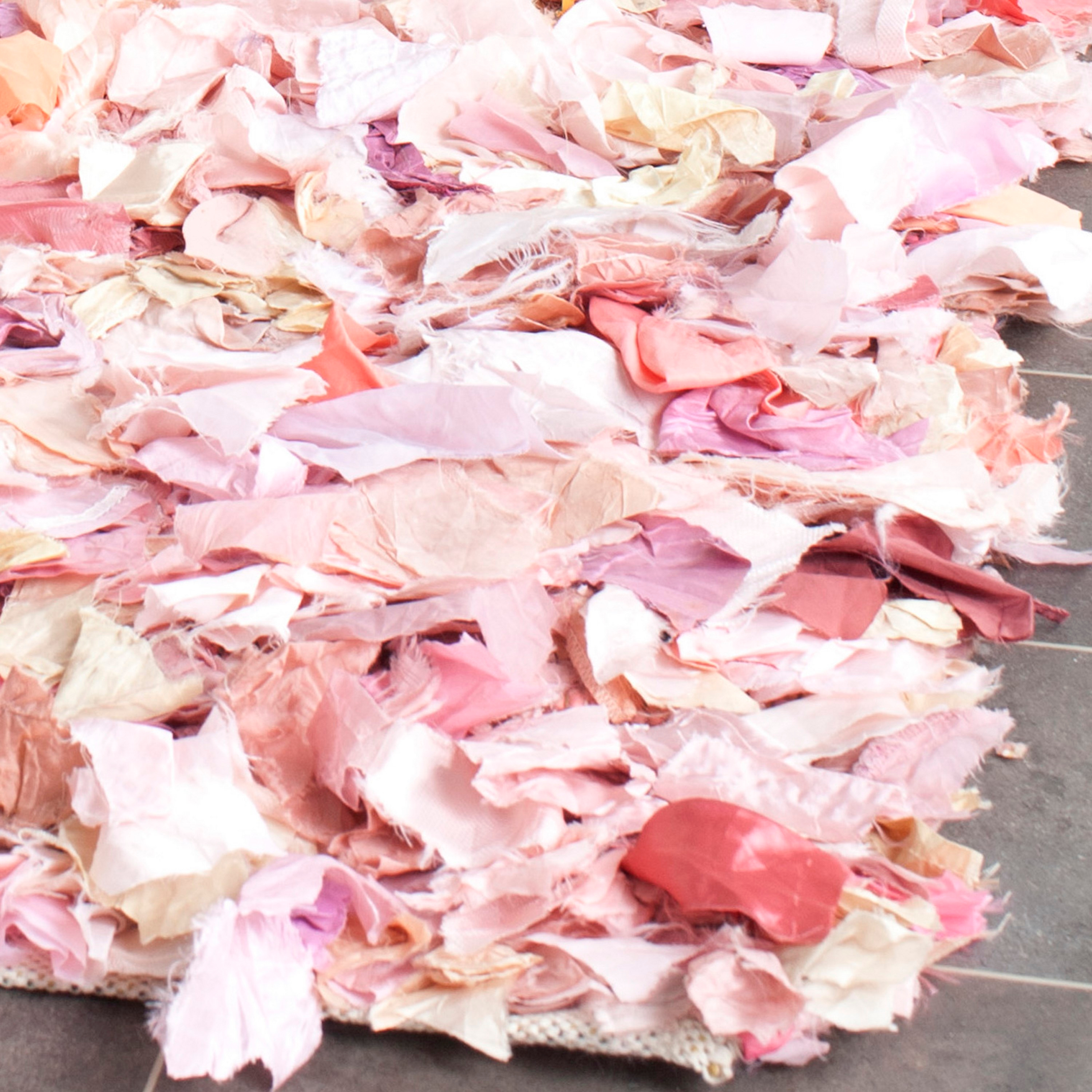 SAFAVIEH Rio Cassandra Confetti Polyester Shag Area Rug, Ivory/Pink, 6' x 6' Square