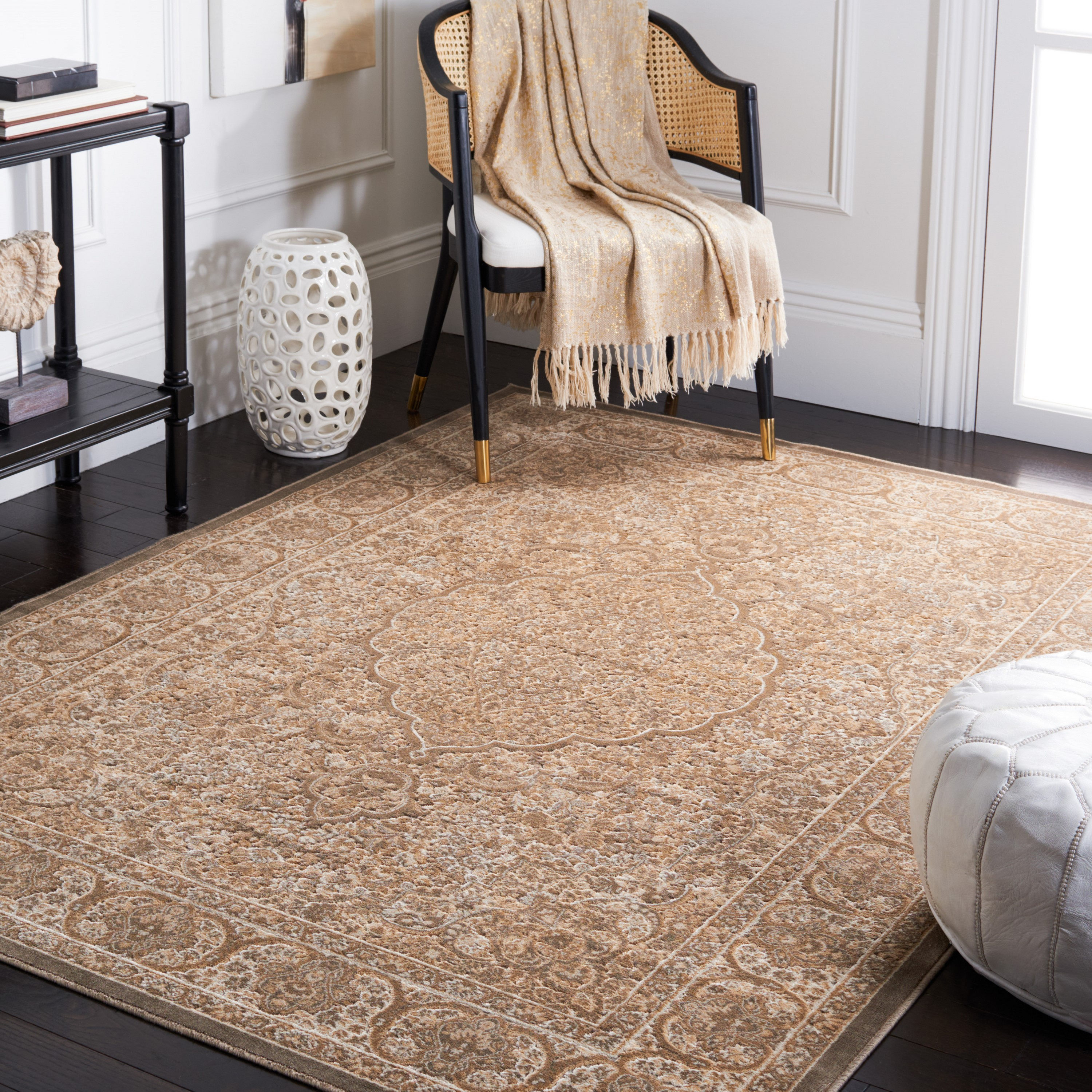 SAFAVIEH Paradise Alton Traditional Floral Area Rug, Mouse/Silver, 4' x 5'7"