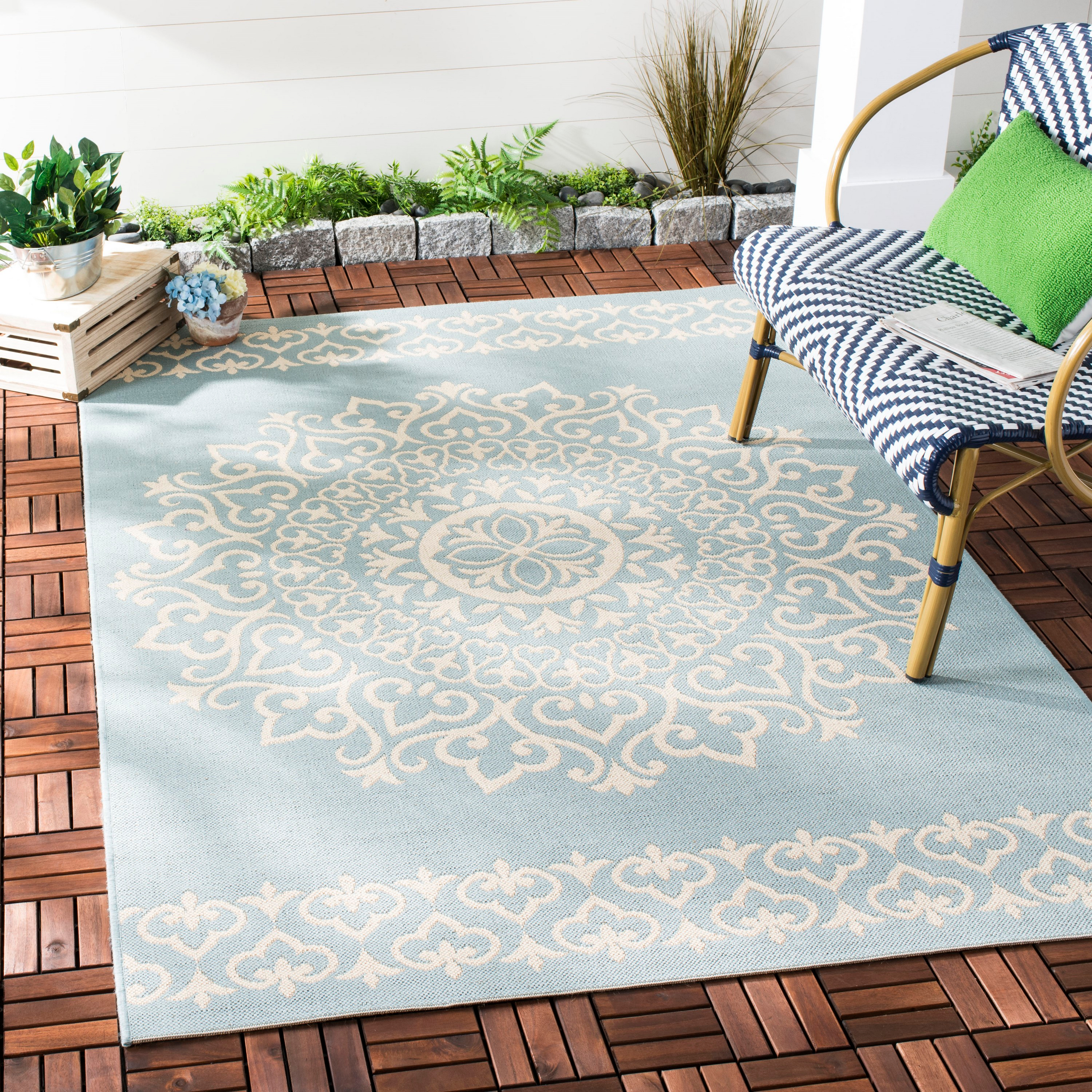 SAFAVIEH Beach House Braiden Medallion Indoor/Outdoor Area Rug Cream/Aqua, 4' x 6'