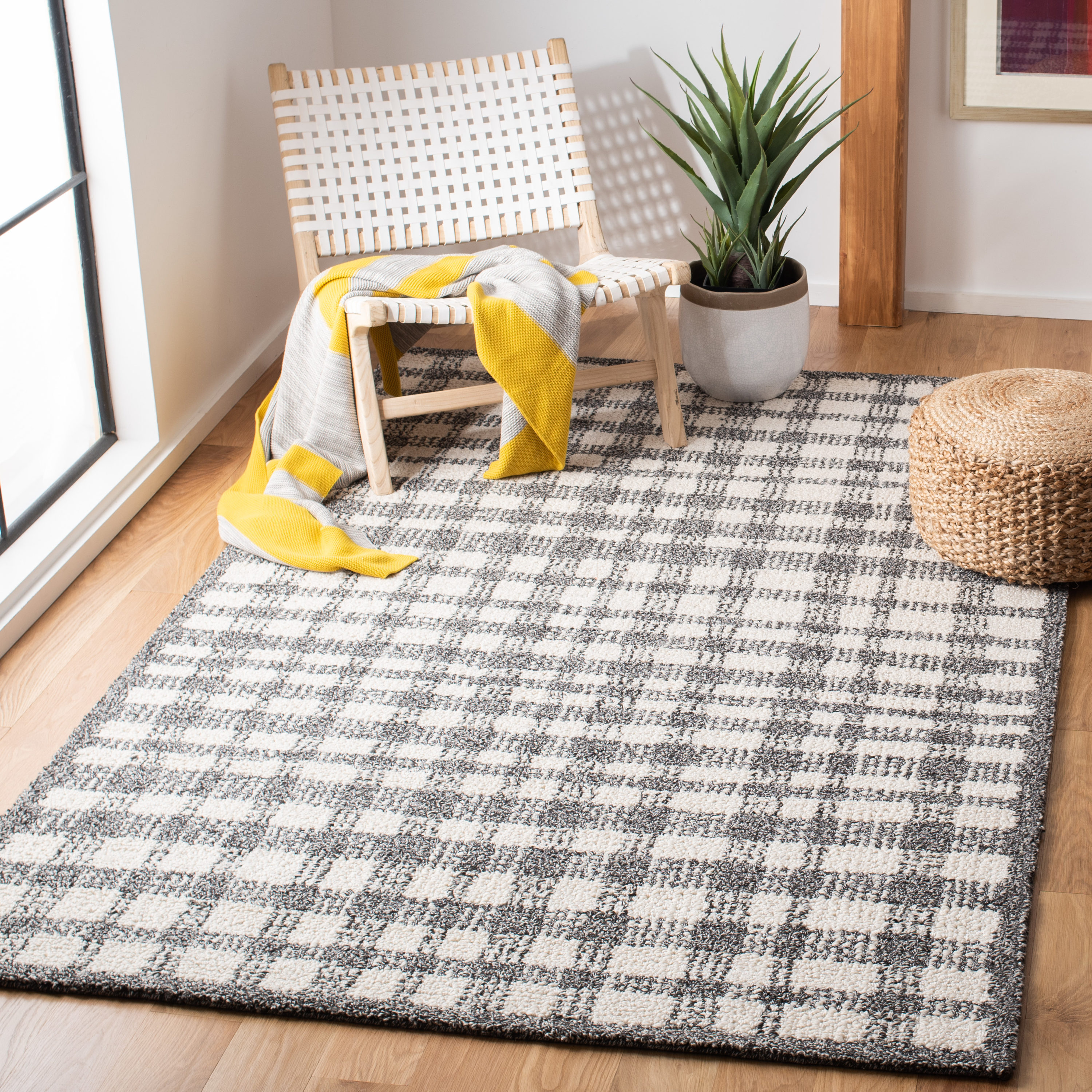 SAFAVIEH Abstract Aleta Trellis Area Rug, Ivory/Black, 6' x 6' Square