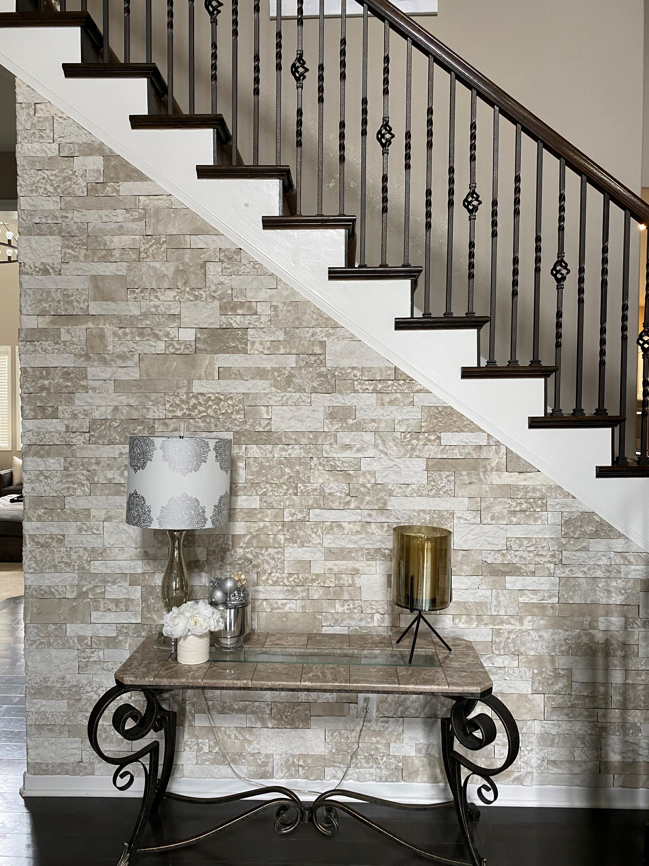 AirStone Primary Stones: Birch Bluff Color Blend, Manufactured Stone Wall Covering, Indoor & Outdoor Home Décor