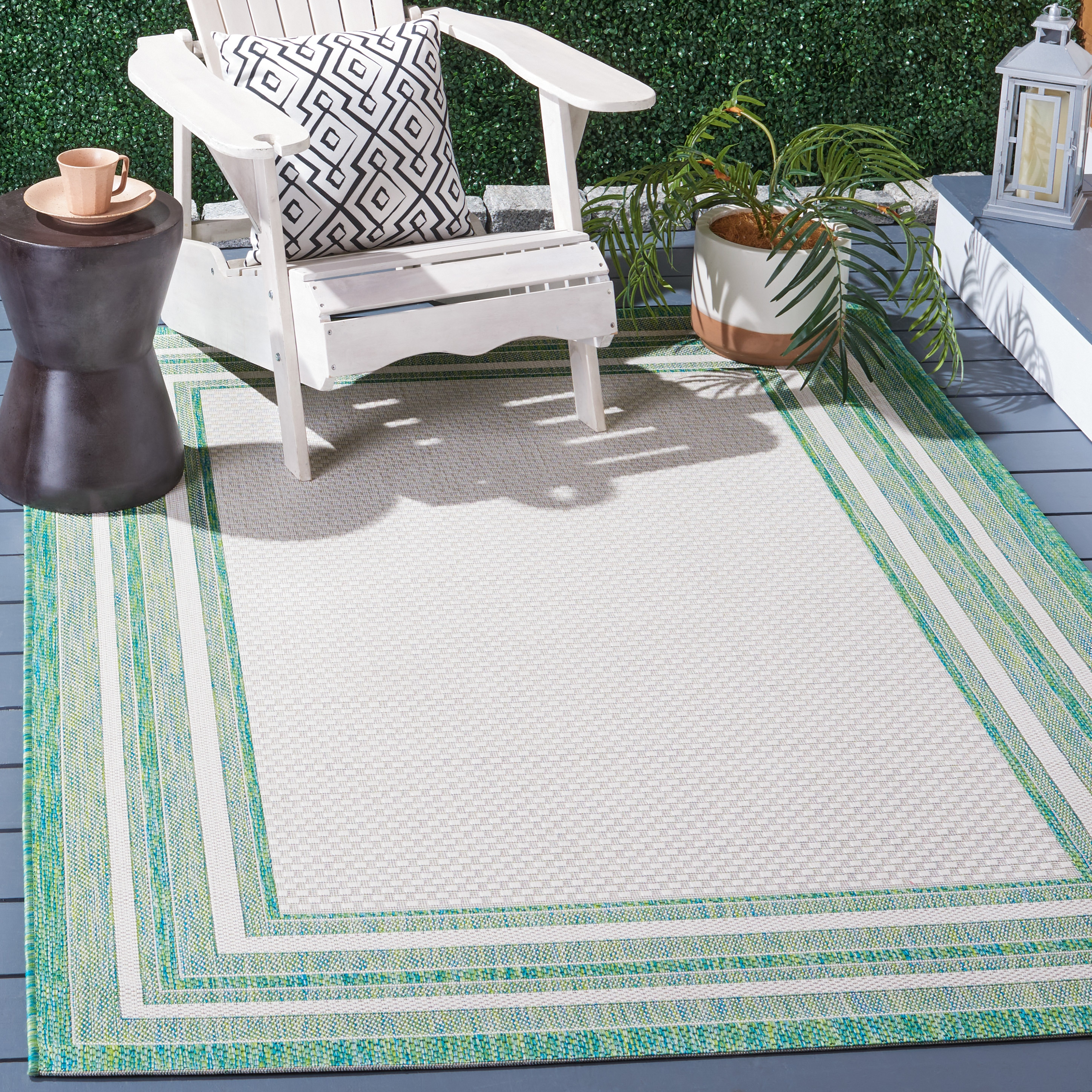 SAFAVIEH Courtyard Ercan Bordered Indoor/Outdoor Area Rug, Ivory/Green, 4' x 5'7"