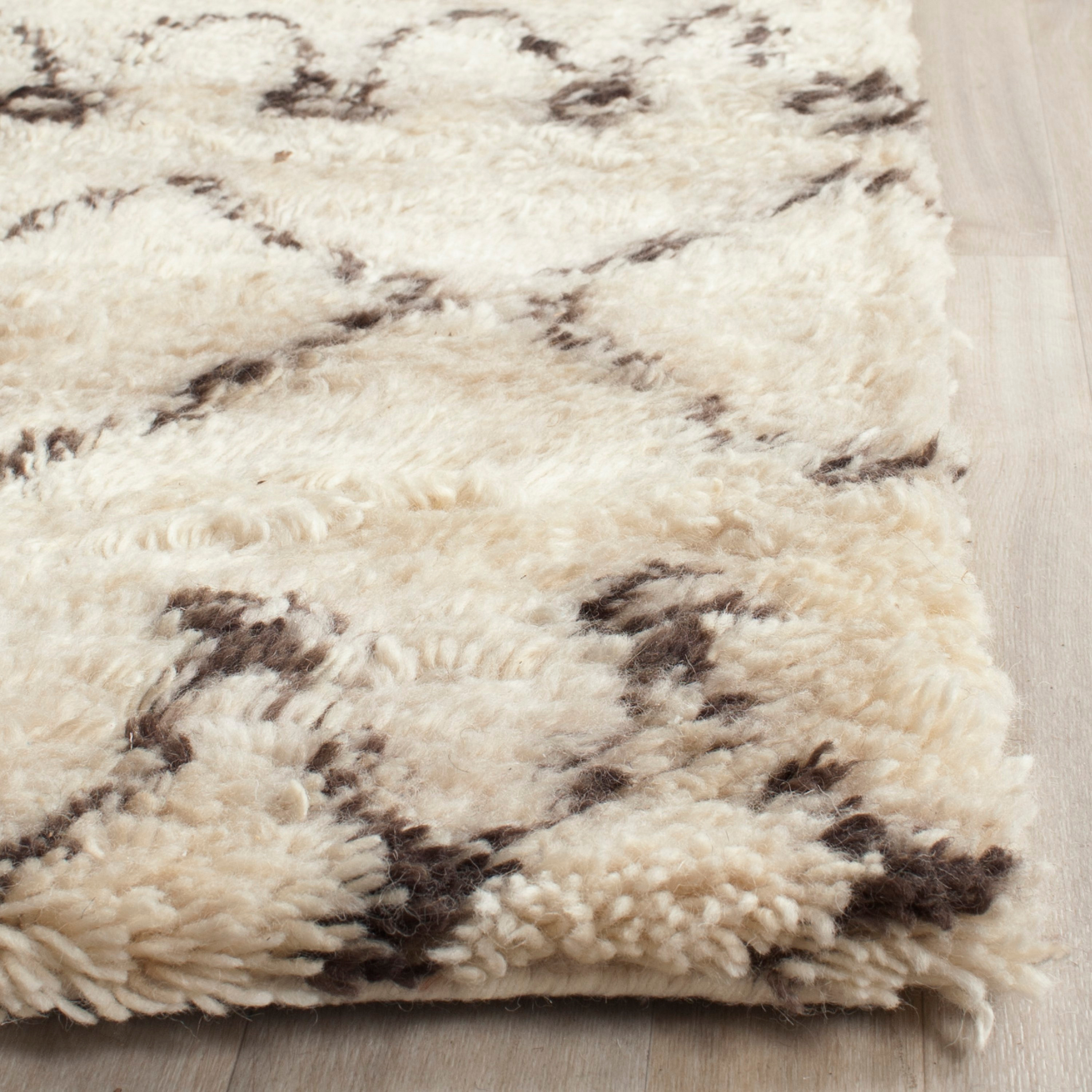 Safavieh CSB851 Casablanca Area Rug-Finish:Ivory/Black,Shape:Shape,Size:Size