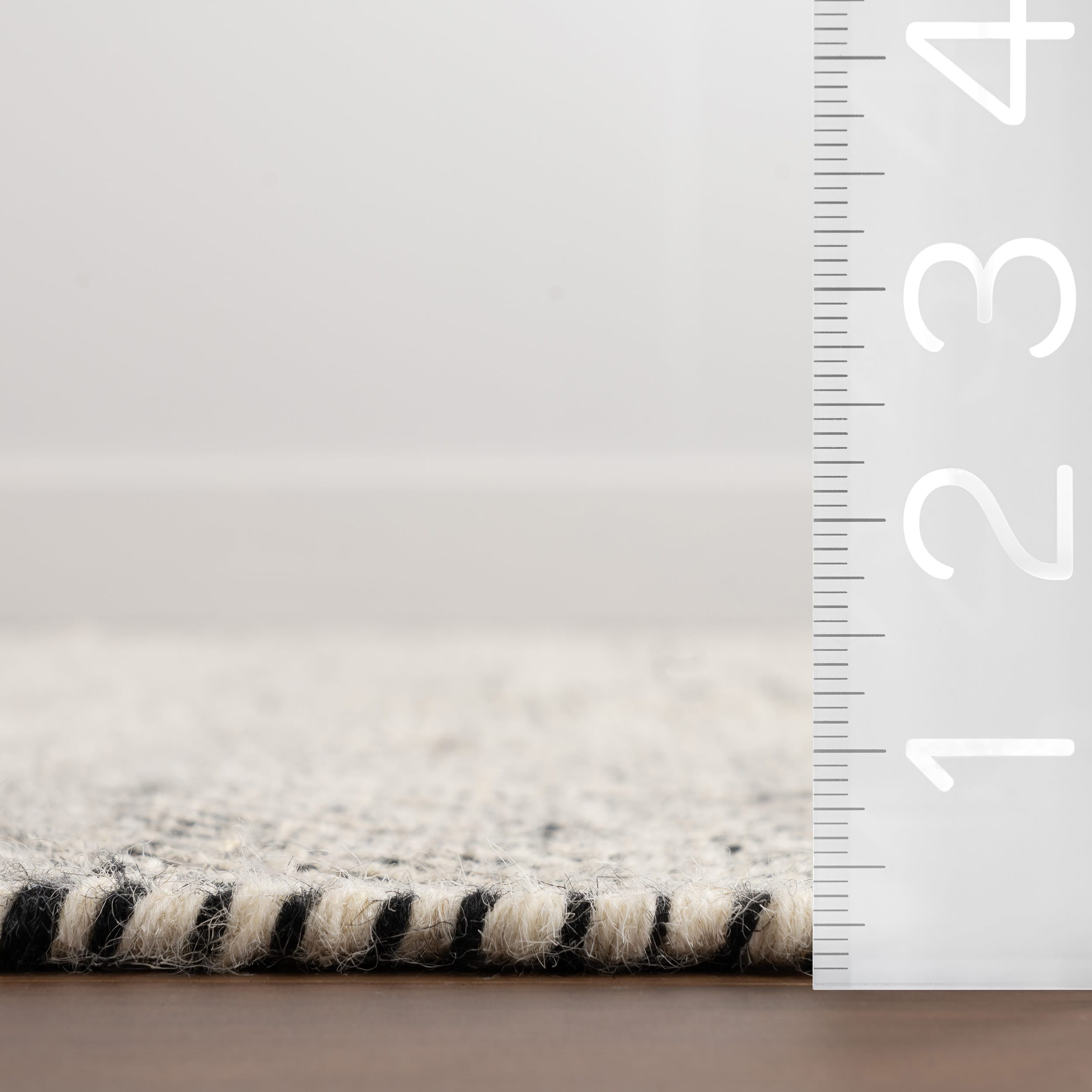 Handcrafted Ivory Wool Geometric 4' x 6' Tufted Rug