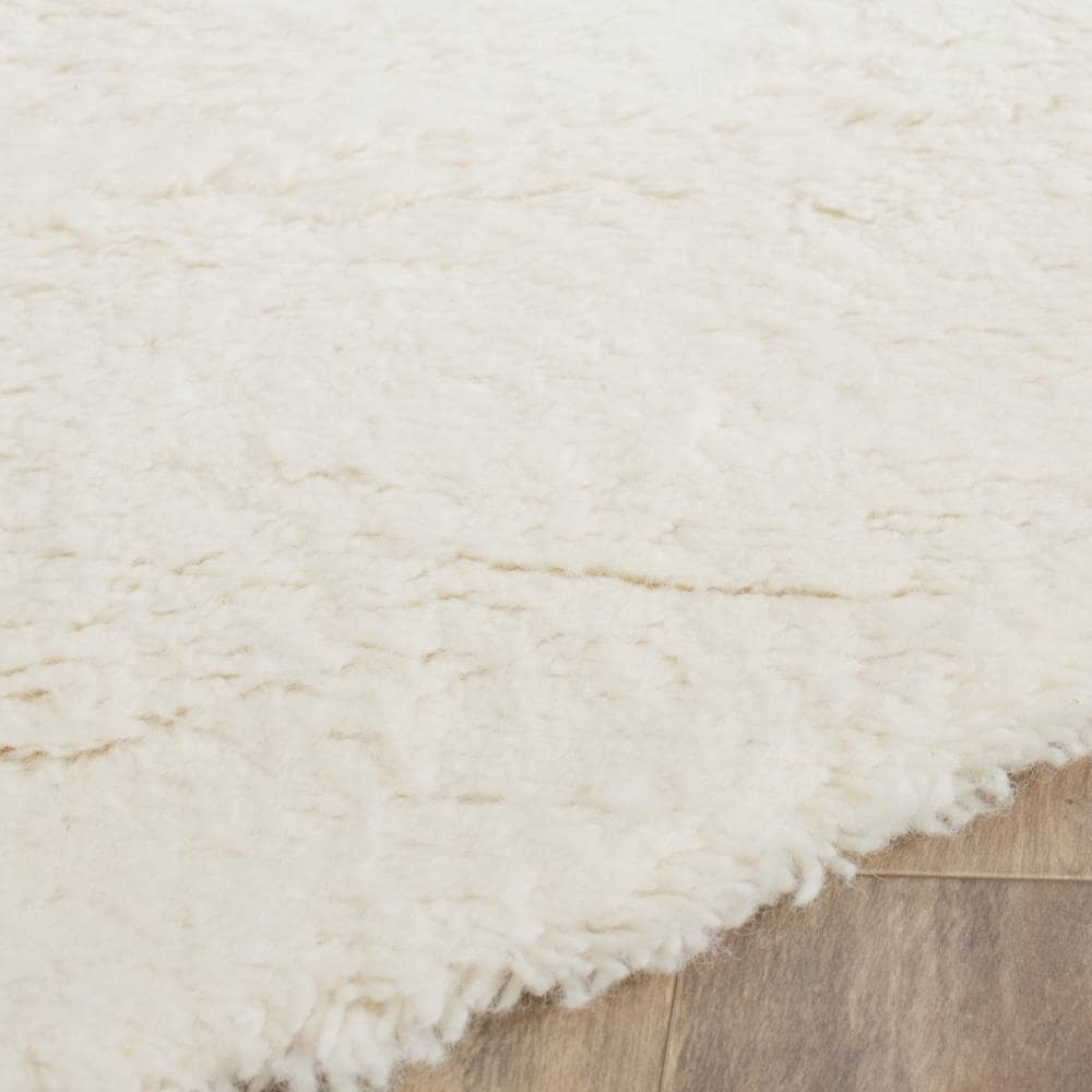 SAFAVIEH Flokati Gisselle Solid Wool Area Rug, Ivory, 6' x 6' Square