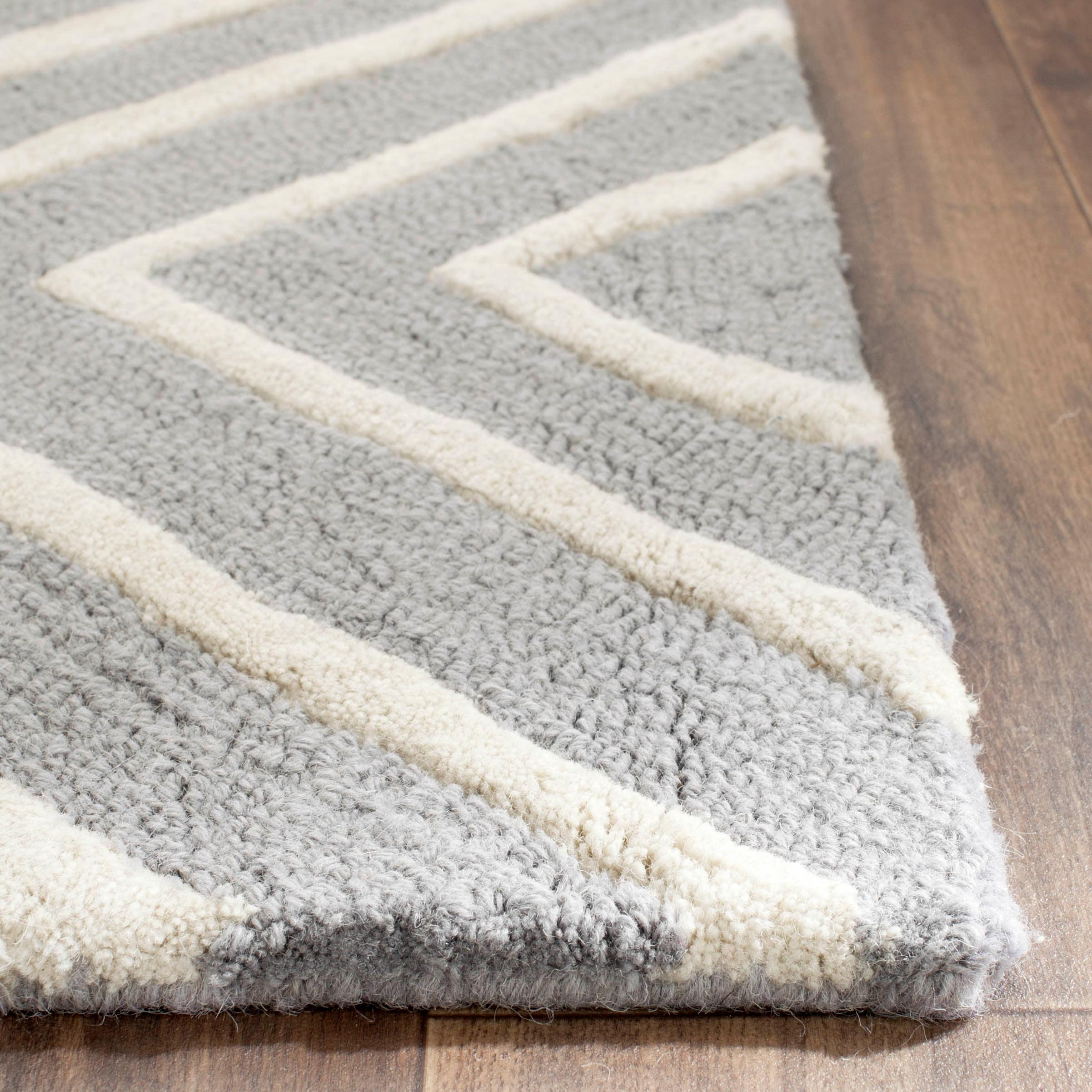 SAFAVIEH Cambridge Lilly Diamond Striped Wool Runner Rug, Silver/Ivory, 2'6" x 10'