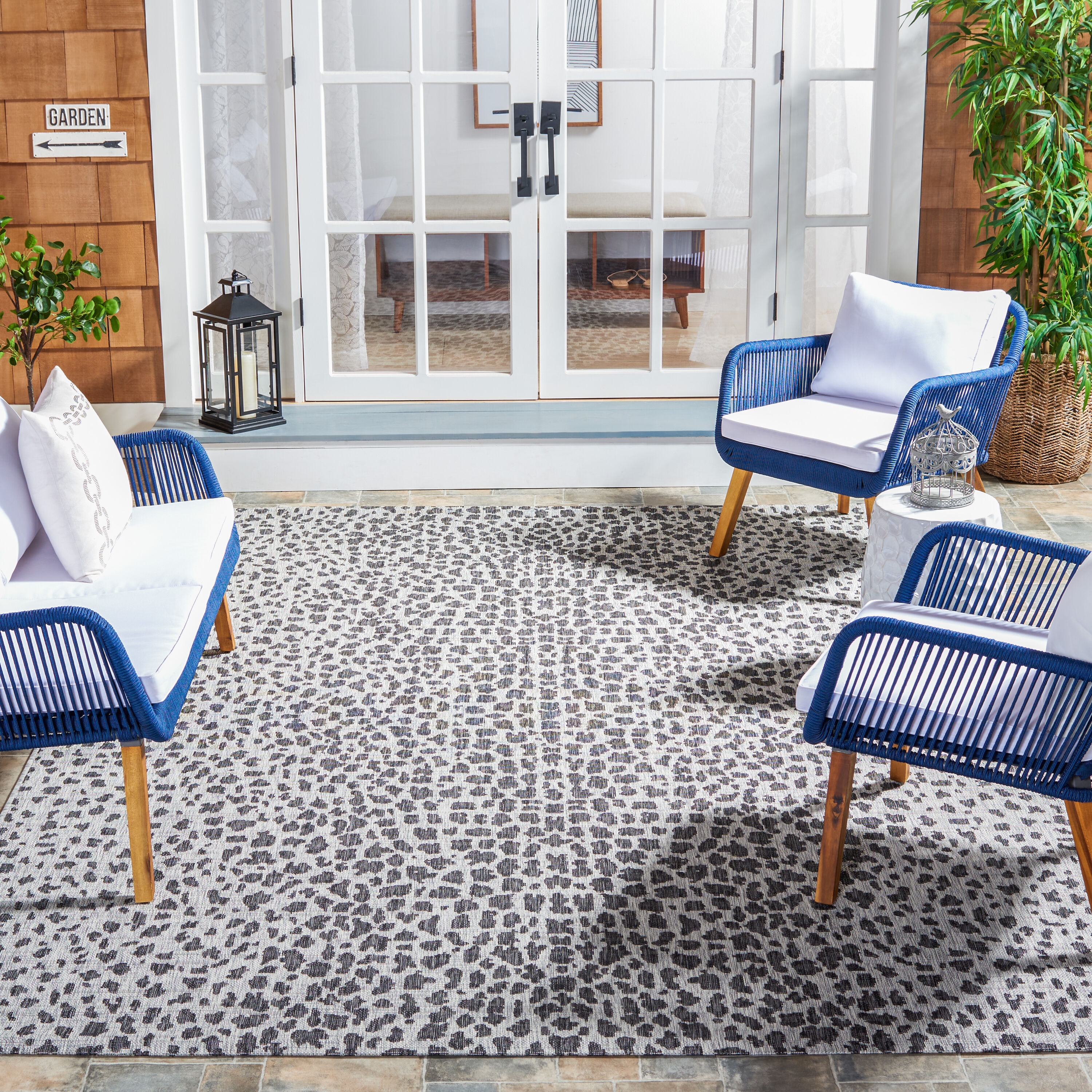 SAFAVIEH Courtyard Karina Animal Indoor/Outdoor Area Rug, Grey/Black, 10' x 10' Square