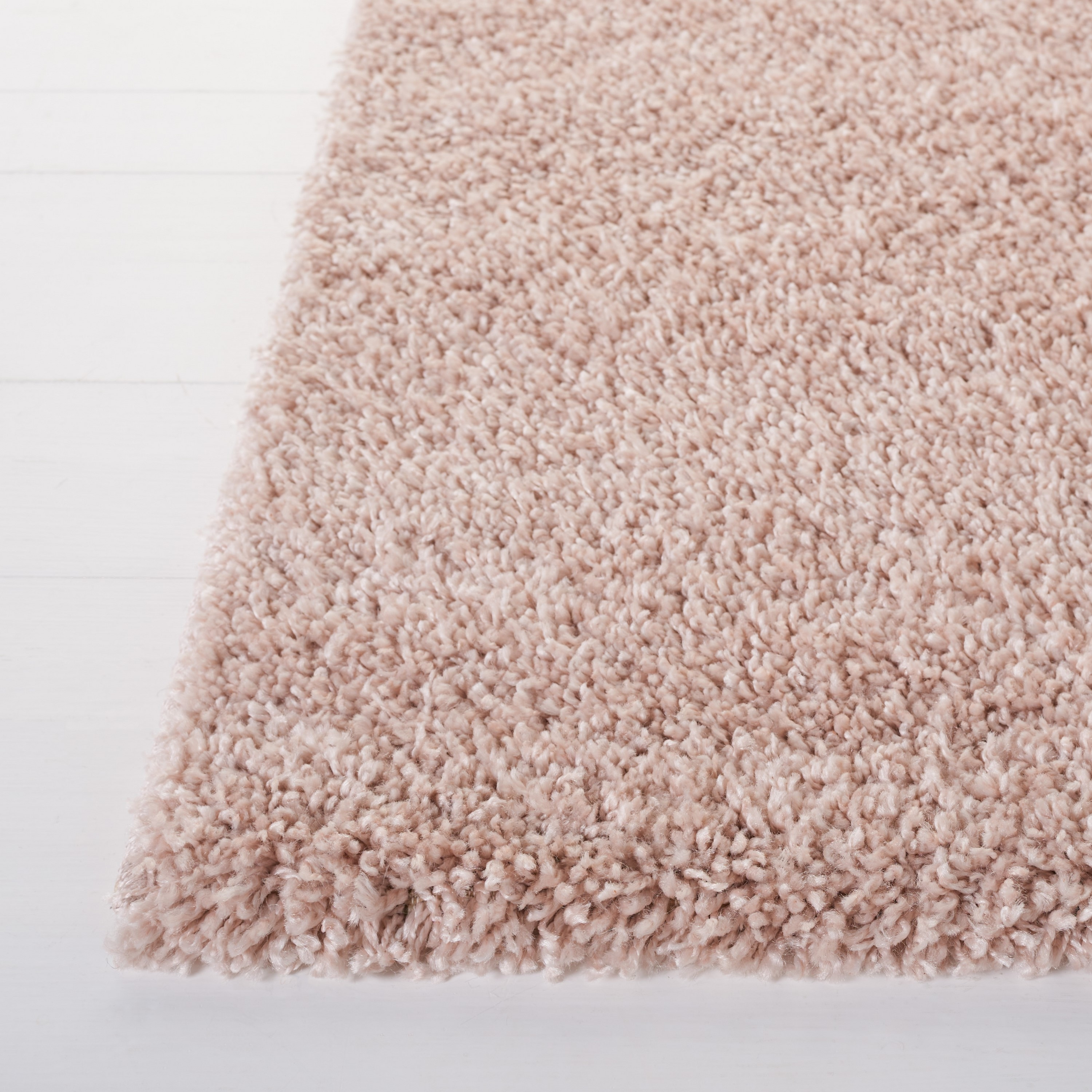 Safavieh Solo Shag 5 x 8 (ft) Loomed Polypropylene Beige Rectangular Indoor Solid Area rug