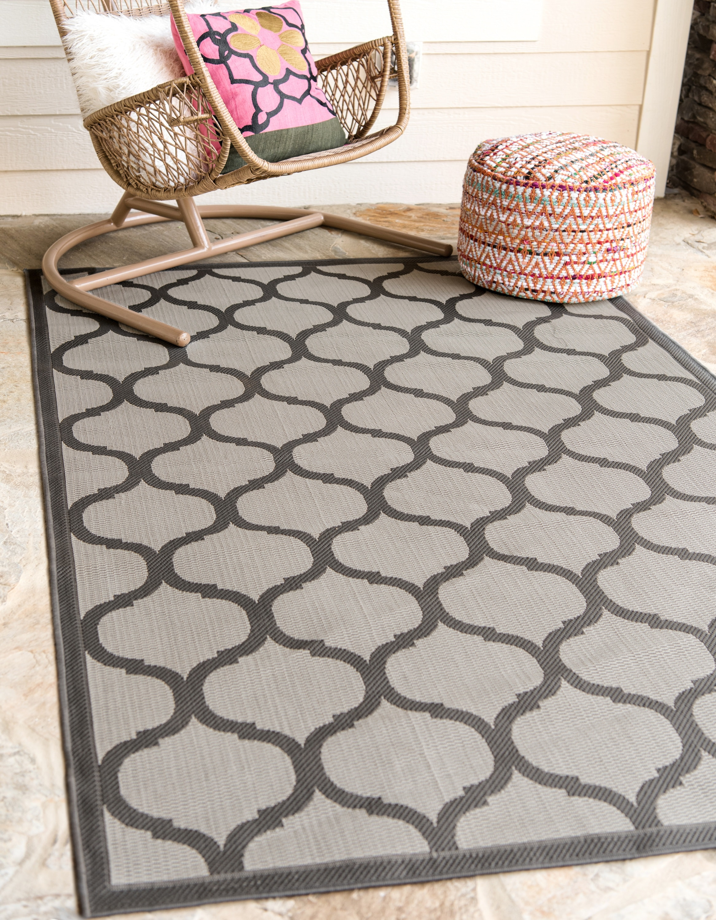 Elegant Gray Lattice Outdoor 3x5 Area Rug - Stain-resistant and Pet-friendly
