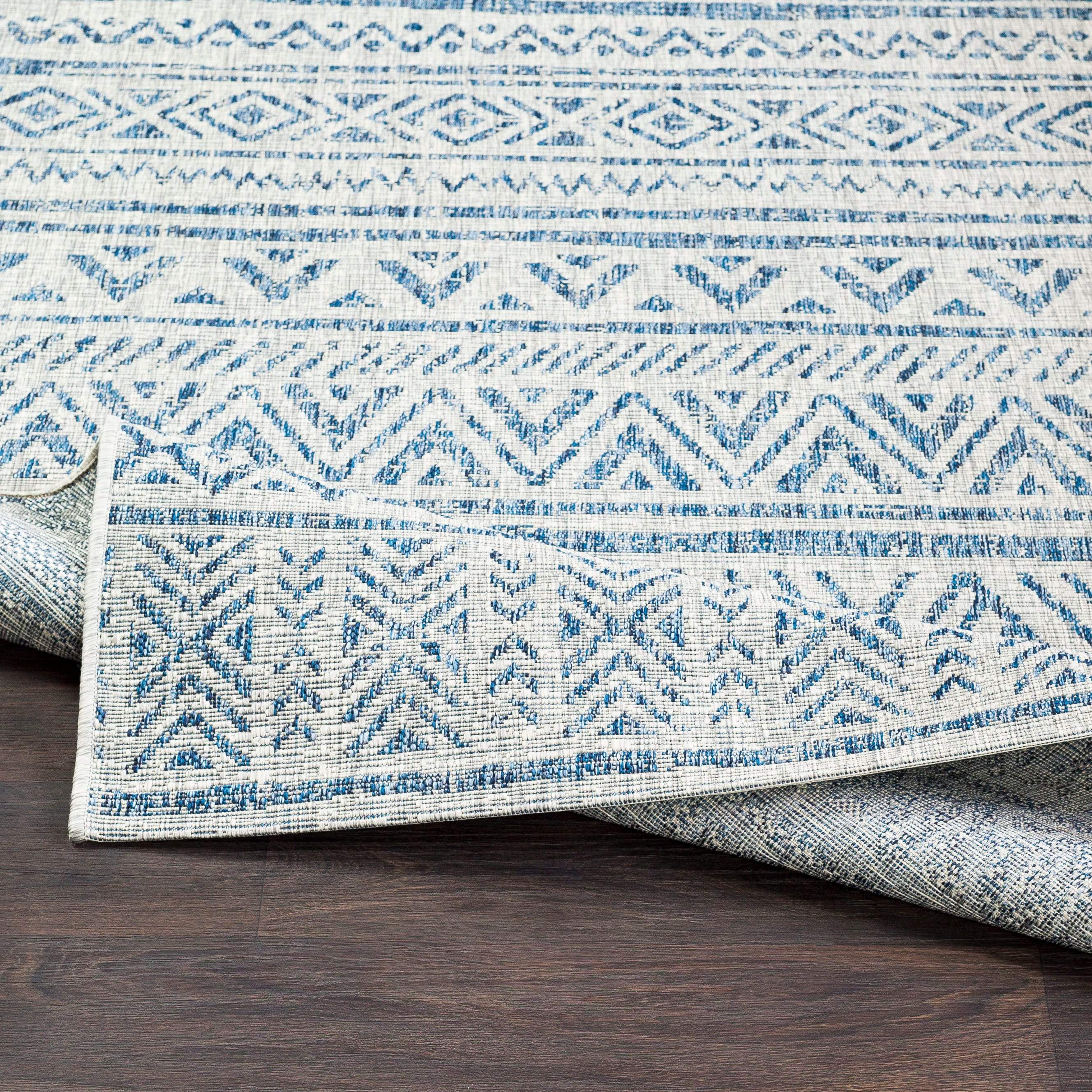 Livabliss Eagean 2 x 3 (ft) Polypropylene Blue Rectangular Indoor Chevron Global Area rug