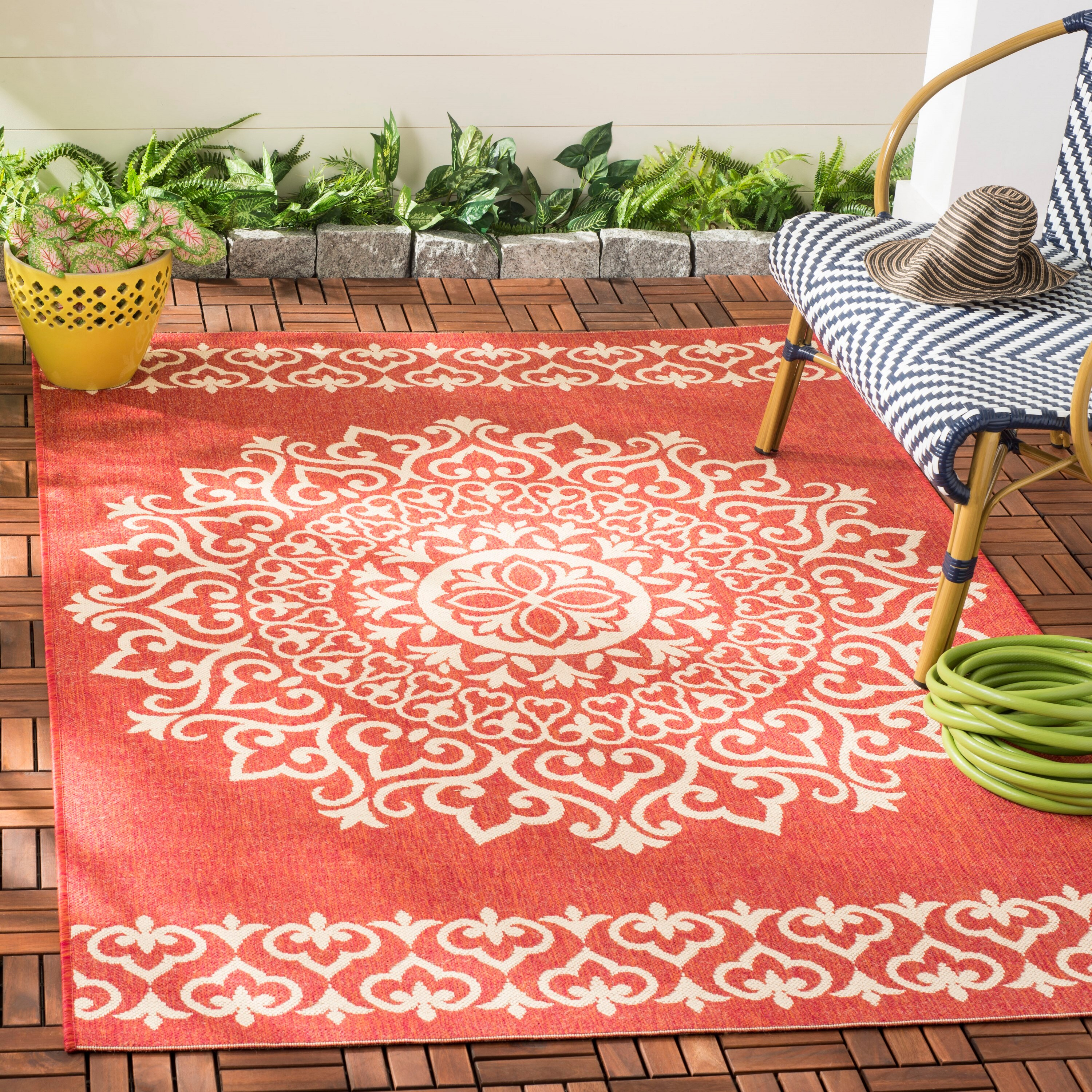 Beach House BHS183 POWER LOOMED Indoor/Outdoor Runner Rug - Red/Creme - 2'2"x4' - Safavieh