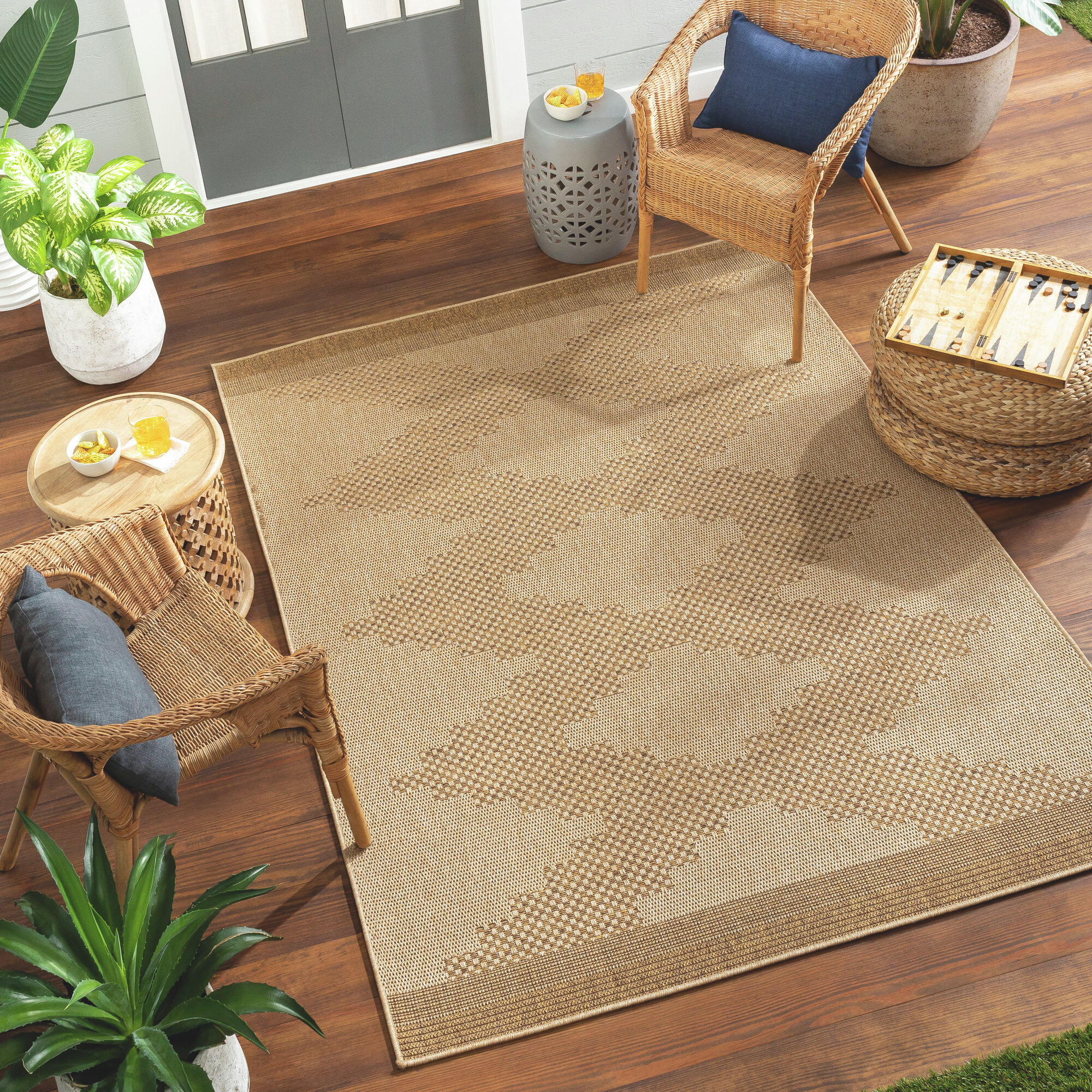Pismo Beach Geometric Diamond 7'10" Square Synthetic Rug