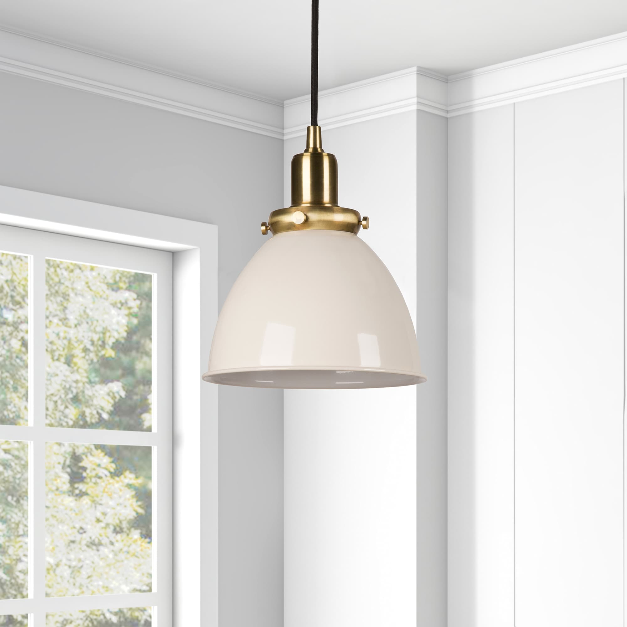 Evelyn&Zoe 8" Pearled White/Brass Metal Pendant