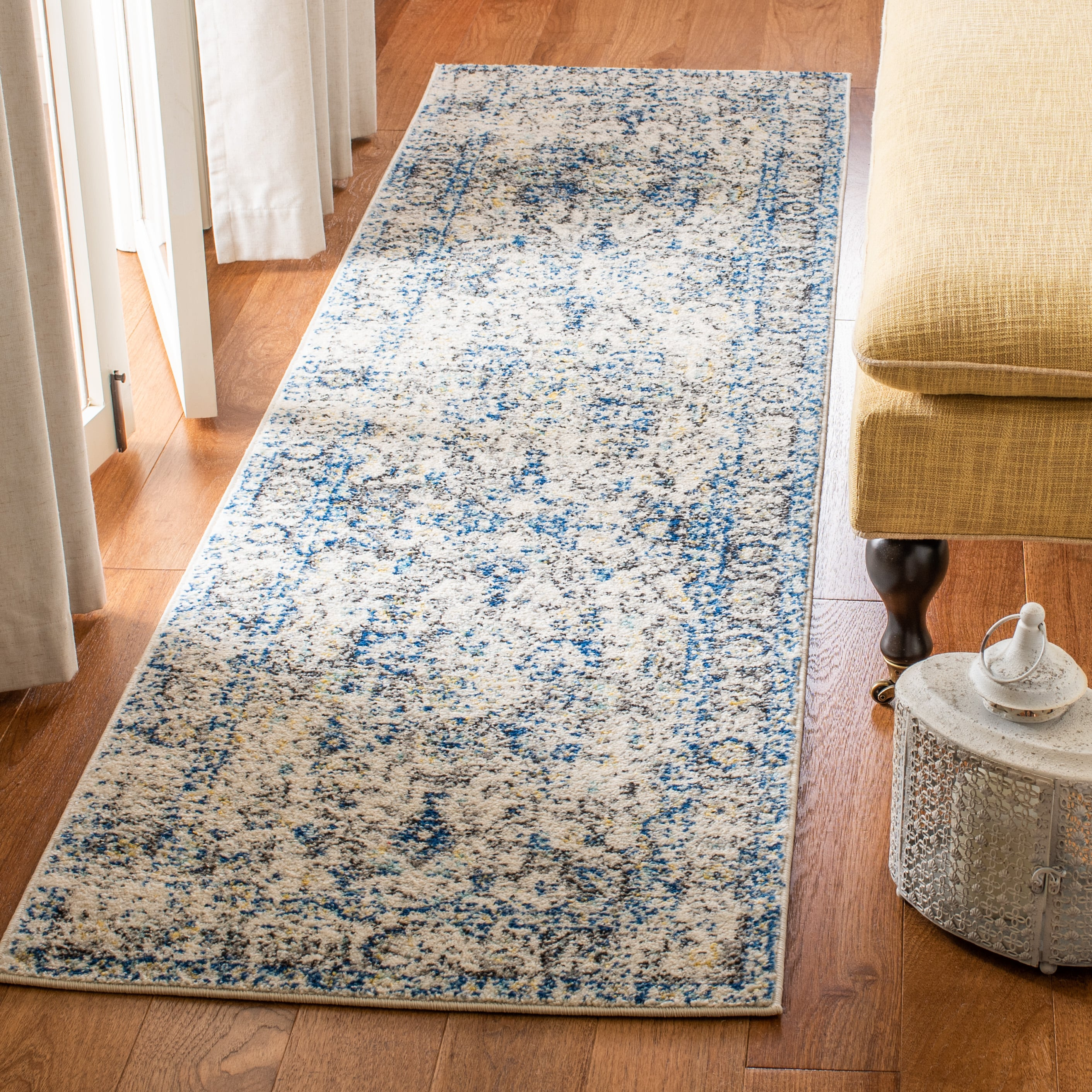 SAFAVIEH Madison Katina Traditional Runner Rug, Grey/Ivory, 2'3" x 18'
