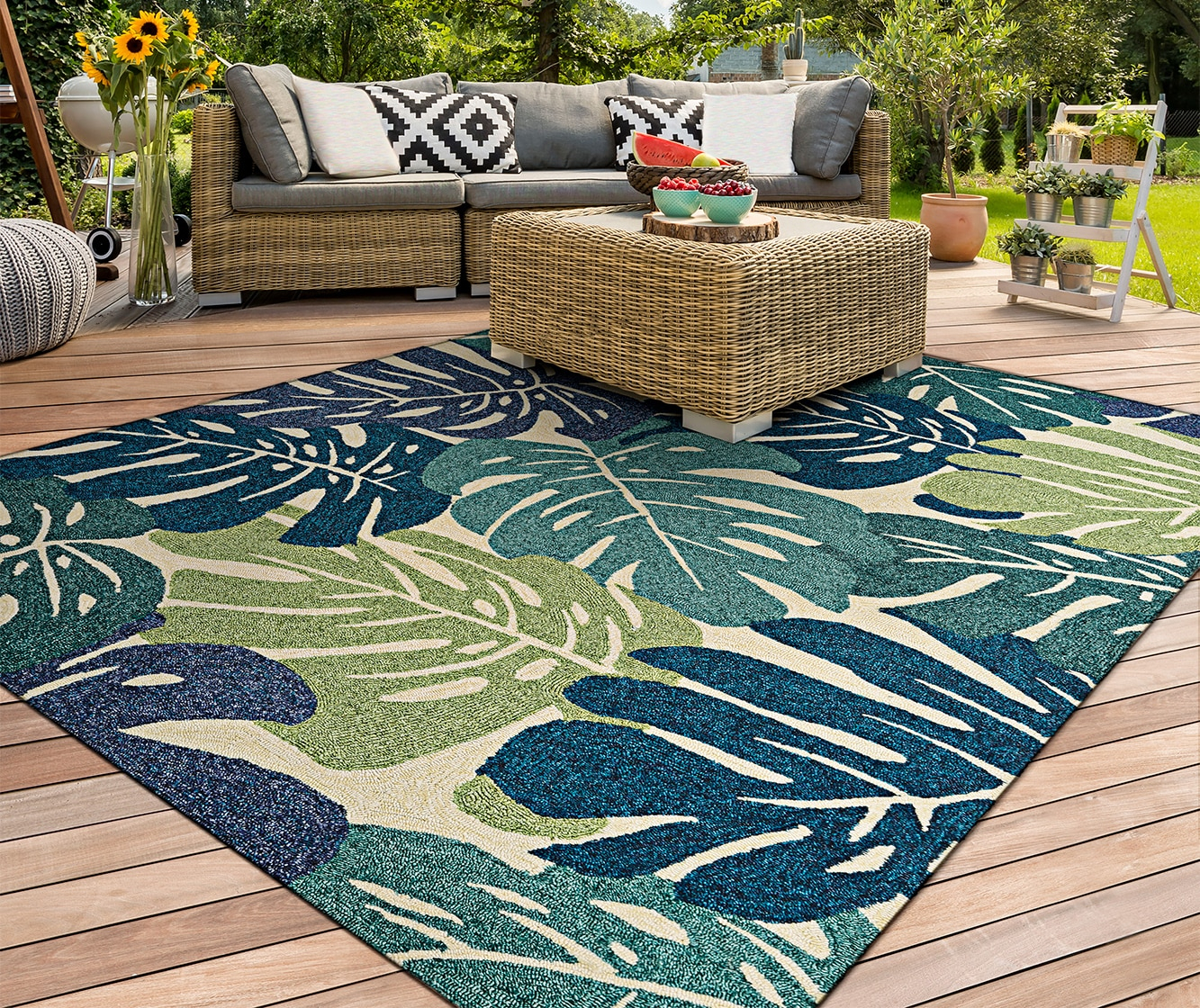 Couristan Covington Monstera Cream-Multicolor Indoor / Outdoor Area Rug, 7'10" Round