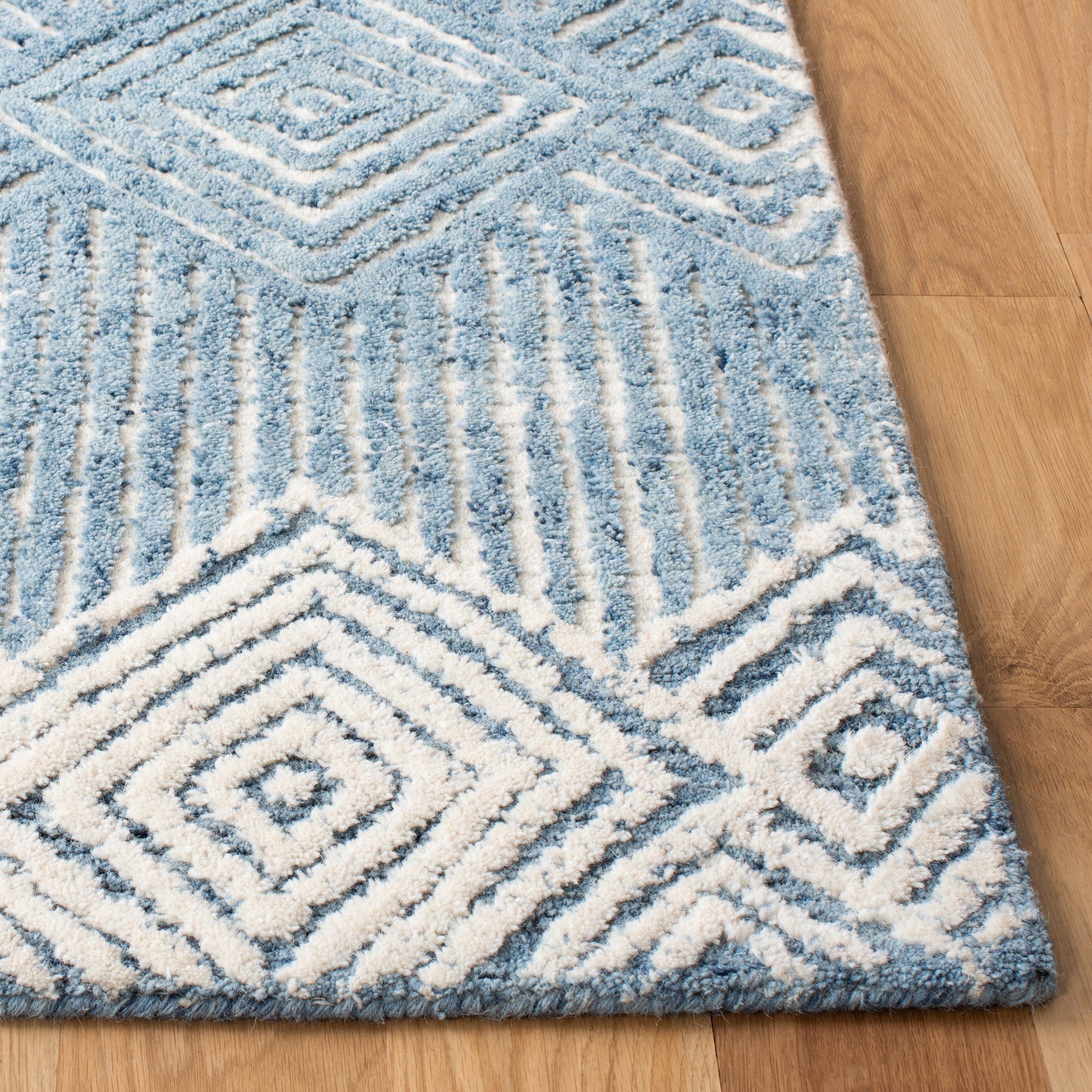 Hand-Tufted Woolen Luxe Accent Rug in Striking Blue - 5' x 8'