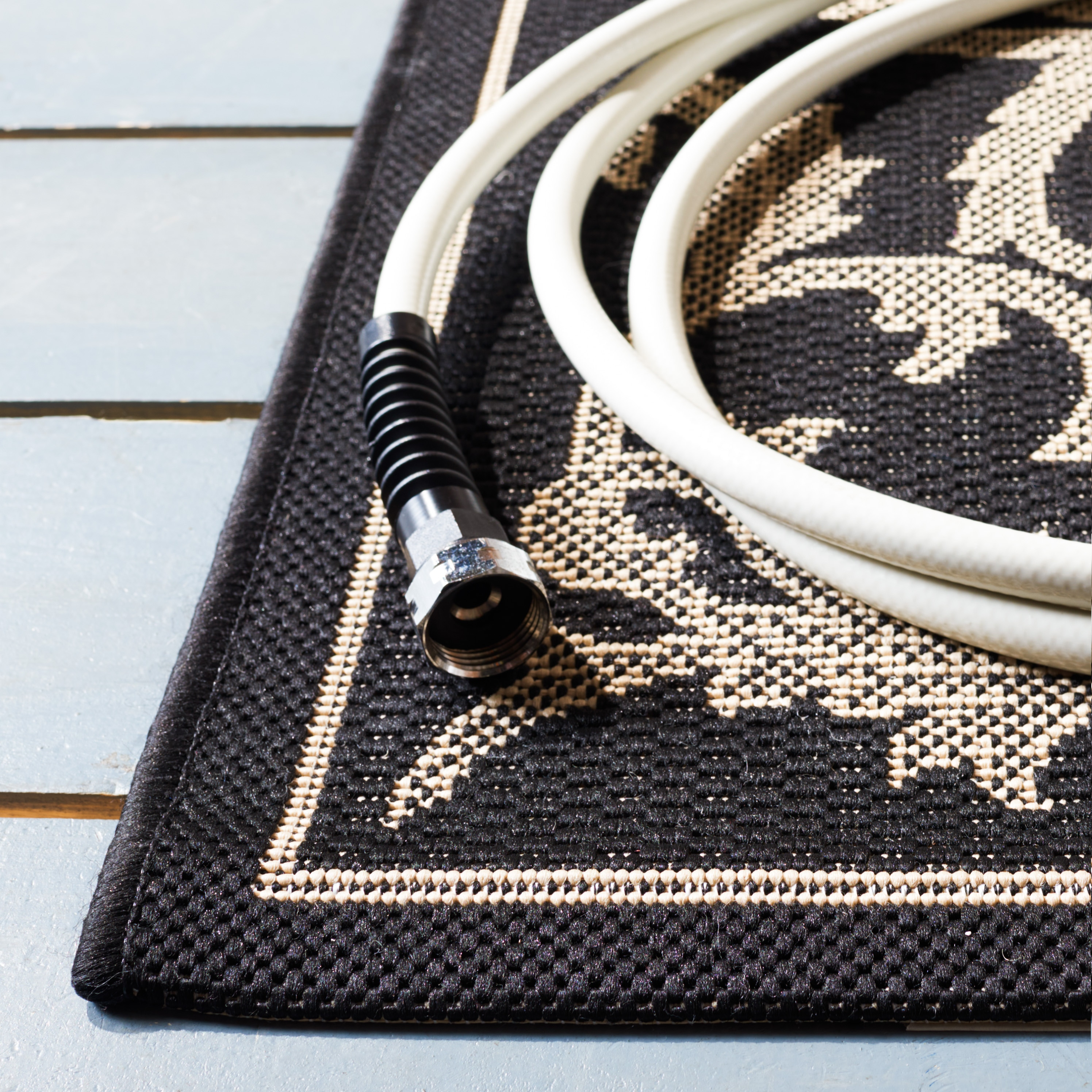 SAFAVIEH Courtyard Kevin Floral Indoor/Outdoor Runner Rug, 2'3" x 10', Black/Sand