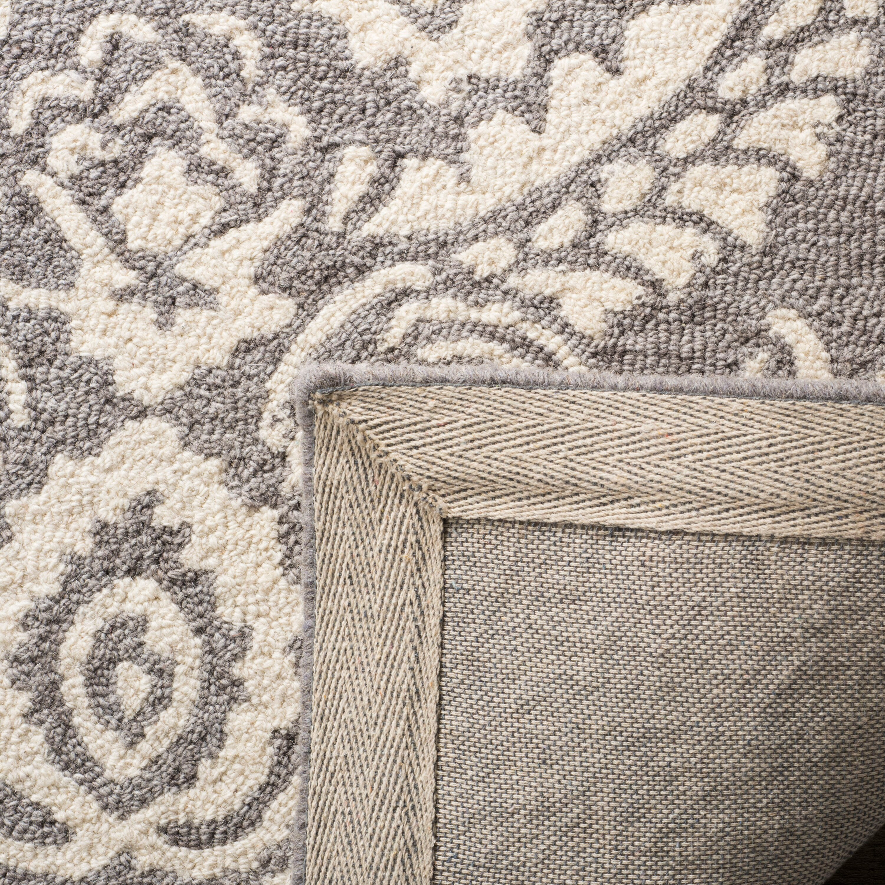 Safavieh Blossom Littie 2 X 8 (ft) Wool Gray/Ivory Indoor Damask Spot Clean Only Runner Rug