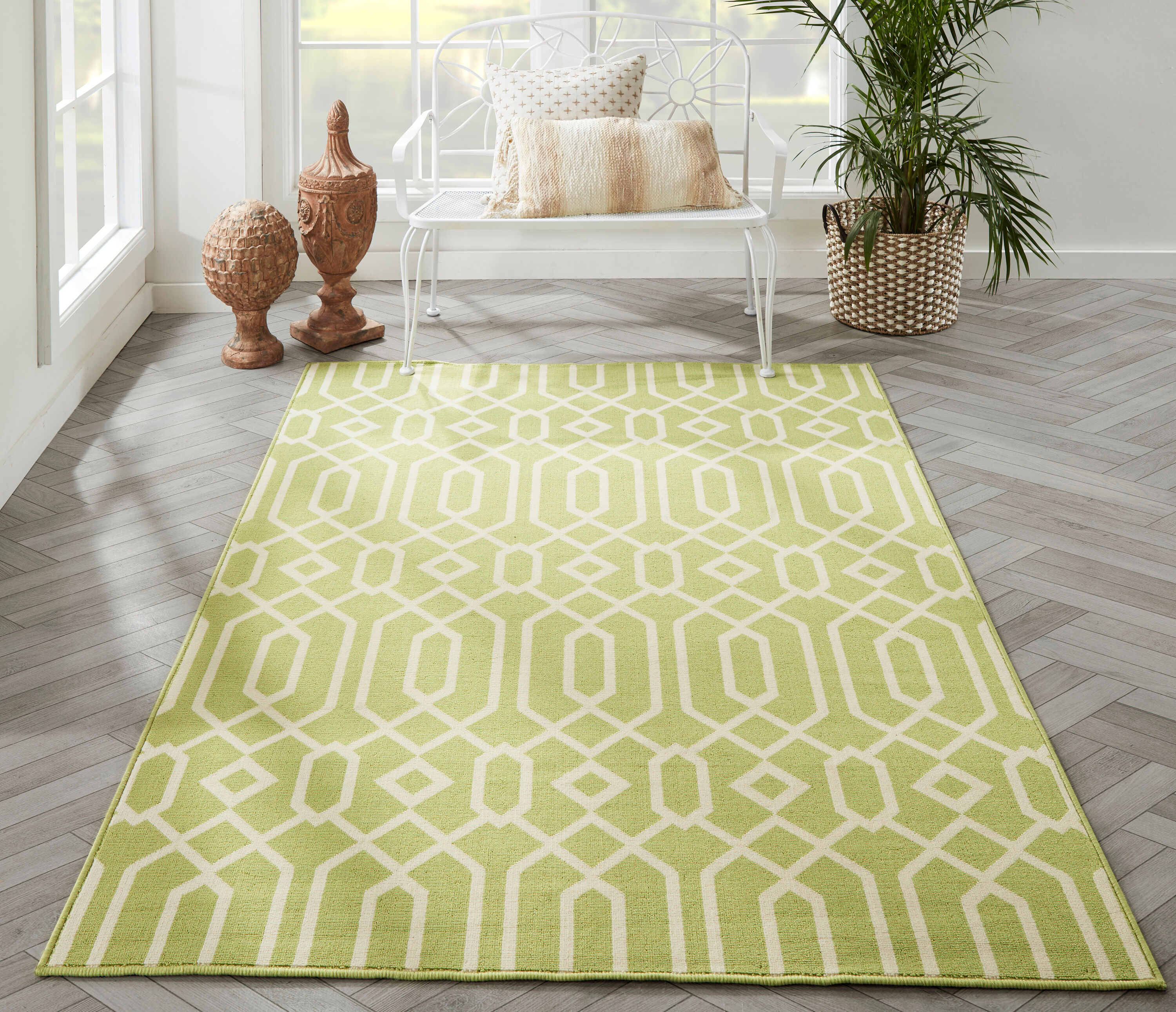 Momeni Baja 3'11" X 5'7" Transitional Rug in Green