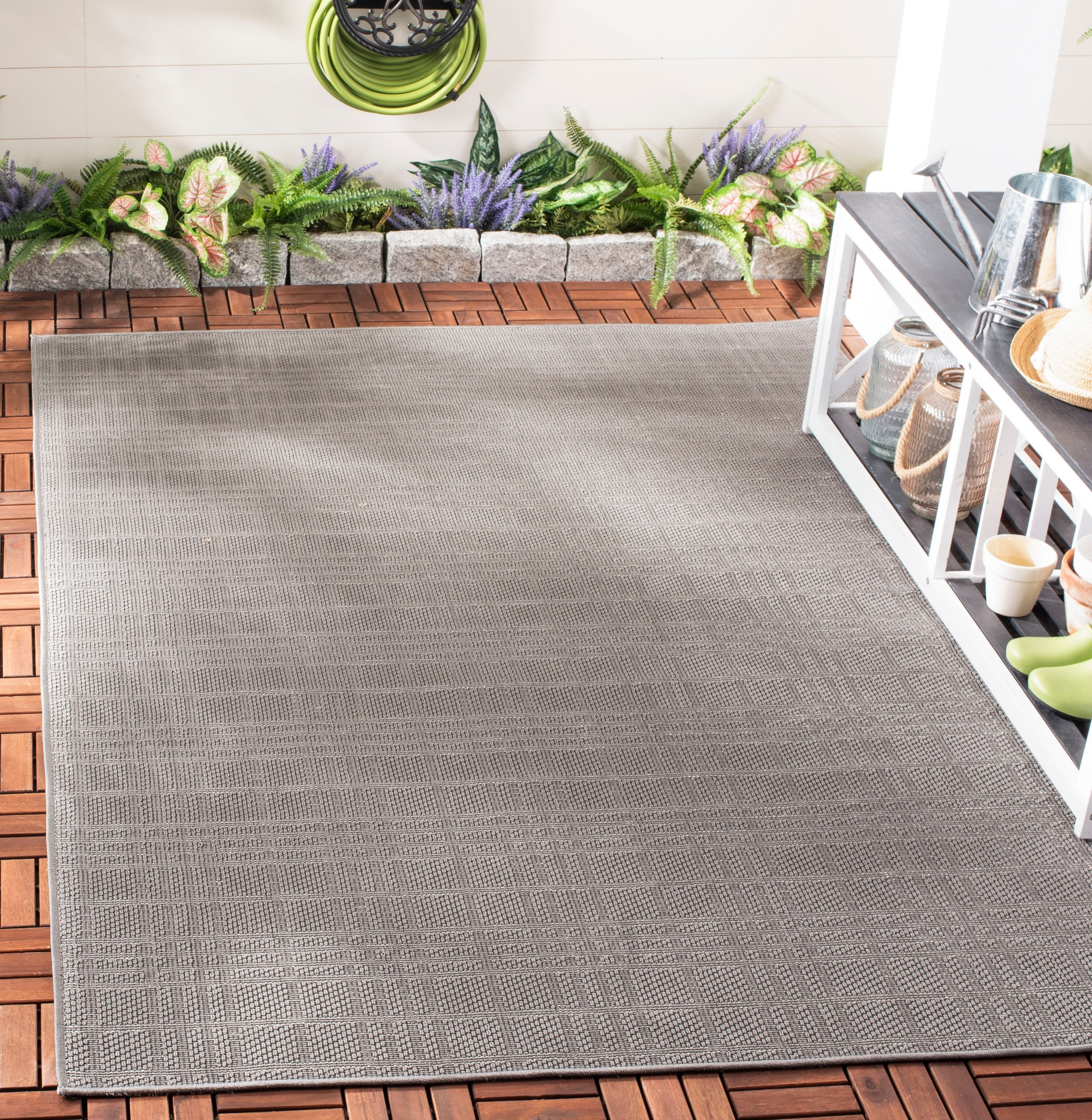 SAFAVIEH Bermuda Lavern Geometric Machine Washable Indoor/Outdoor Area Rug, Grey, 5'3" x 5'3" Square