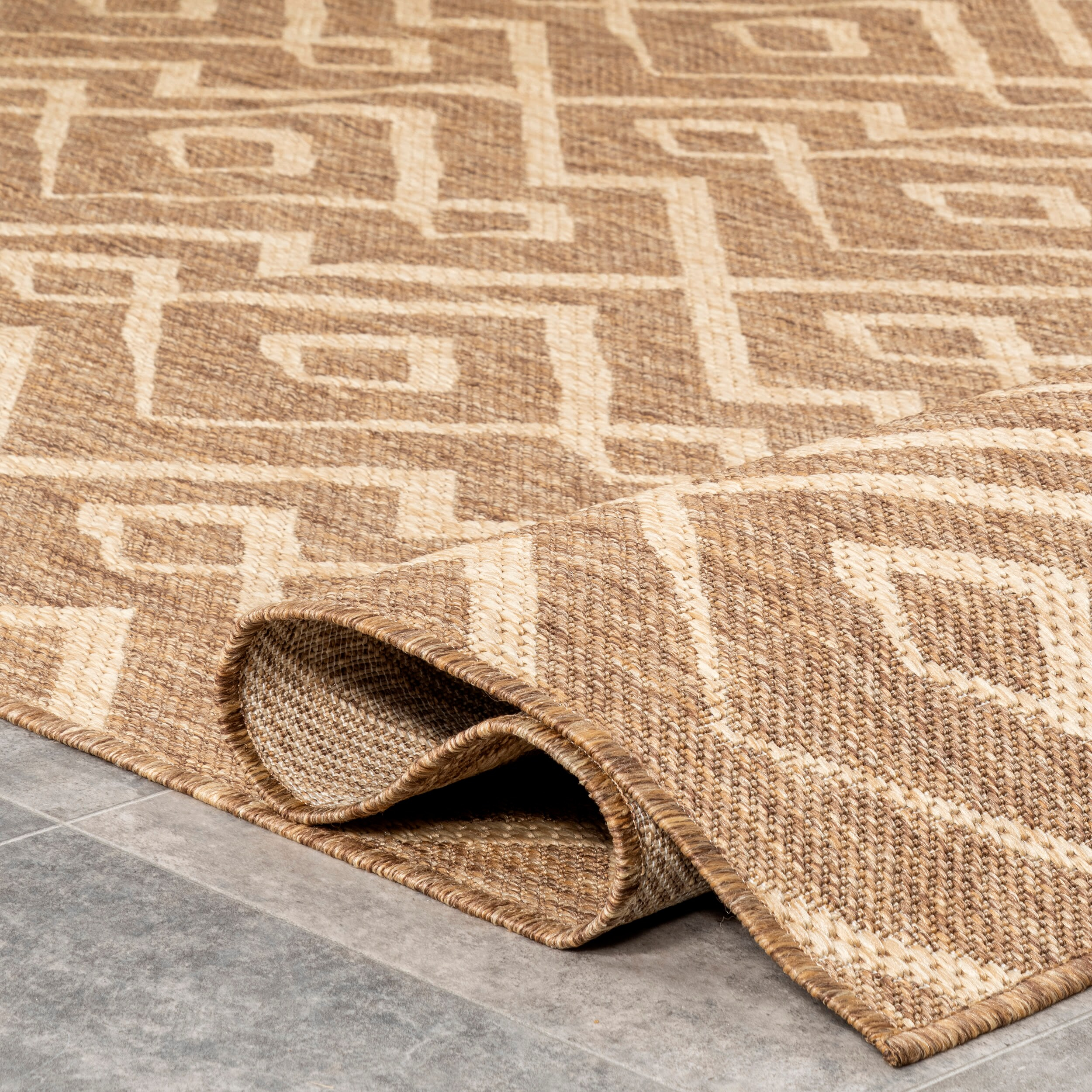 Beige Square Trellis Easy-Care Synthetic Indoor/Outdoor Rug, 4' x 6'