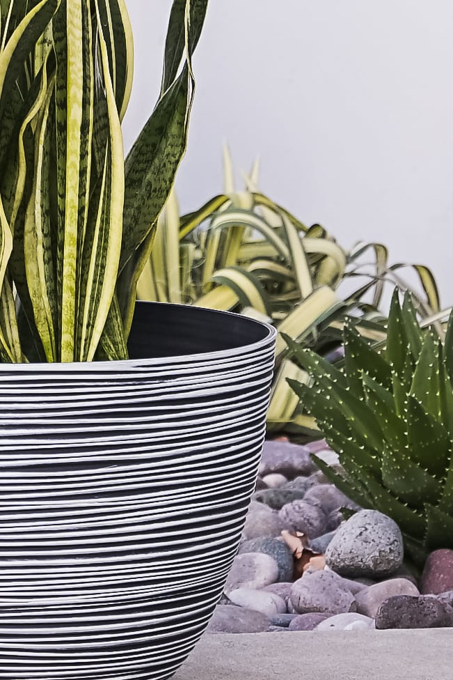Xbrand Modern Nested Round Textured Pot Planter, Set of 3, 12 Inch Tall, White
