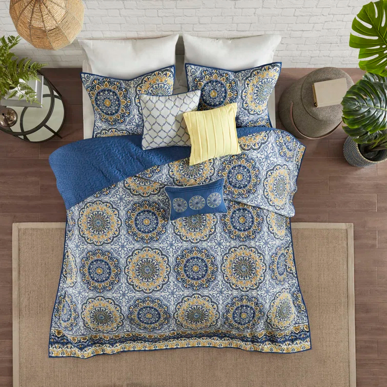 6 Piece Reversible Quilt Set with Throw Pillows