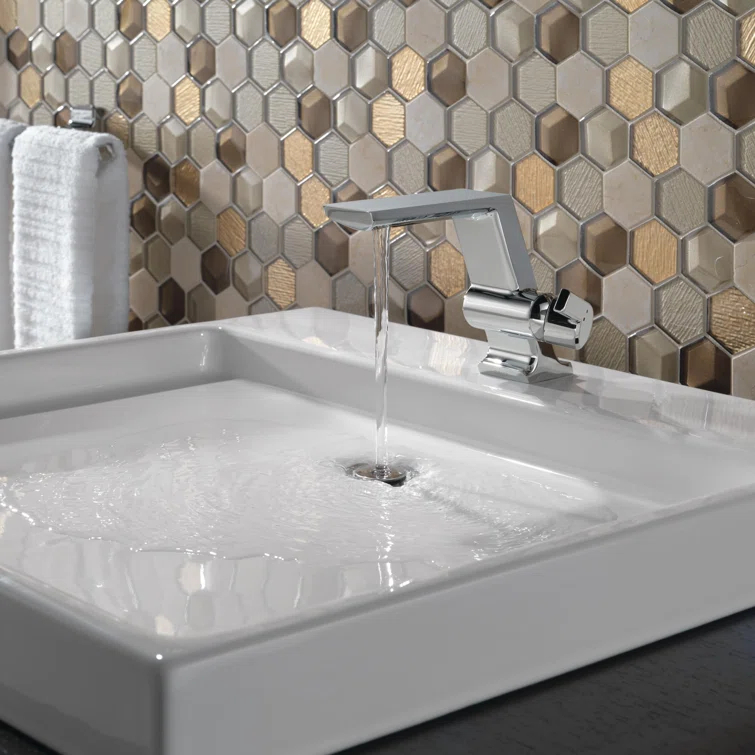 Pivotal Single Hole Bathroom Faucet with DIAMOND™ Seal Technology