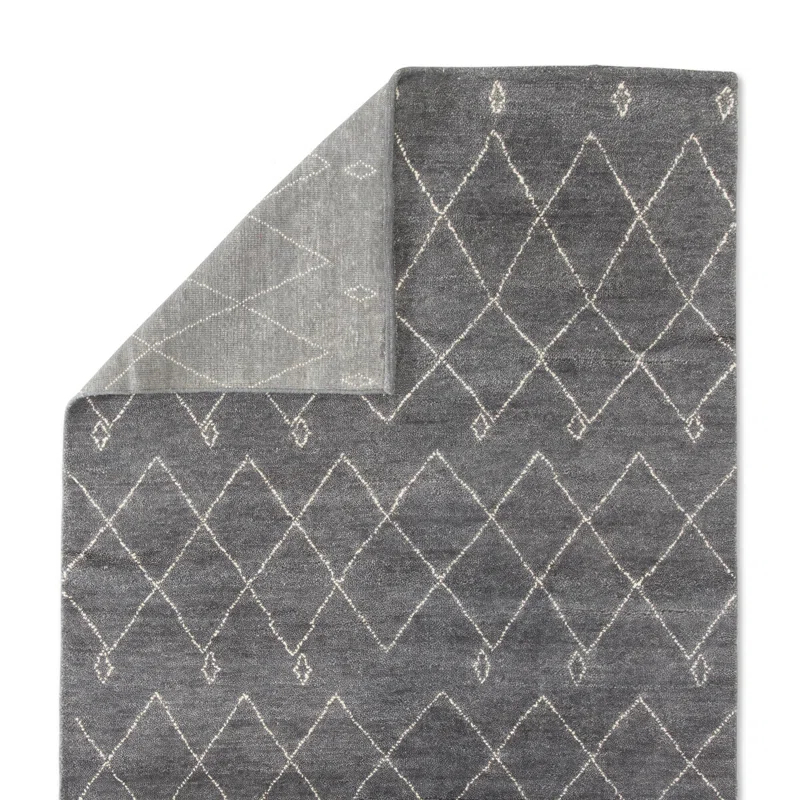 Hand-Knotted Gray Diamond Wool Area Rug 8' x 10'