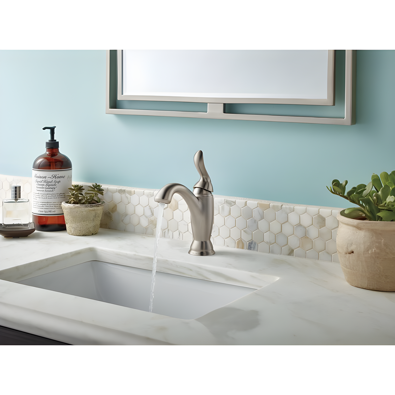Linden™ Single Hole Bathroom Faucet with Drain Assembly and DIAMOND™ Seal Technology