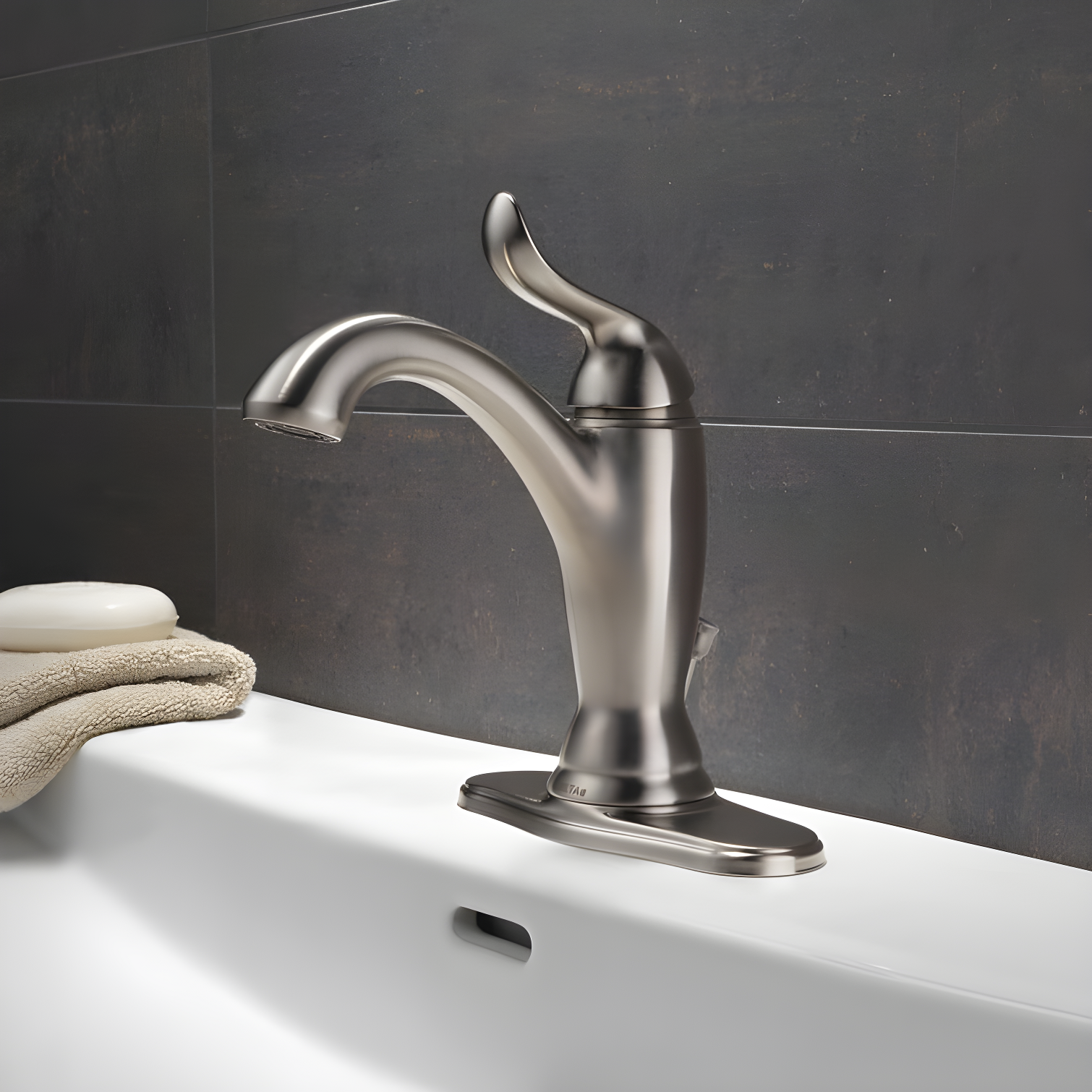 Linden™ Single Hole Bathroom Faucet with Drain Assembly and DIAMOND™ Seal Technology