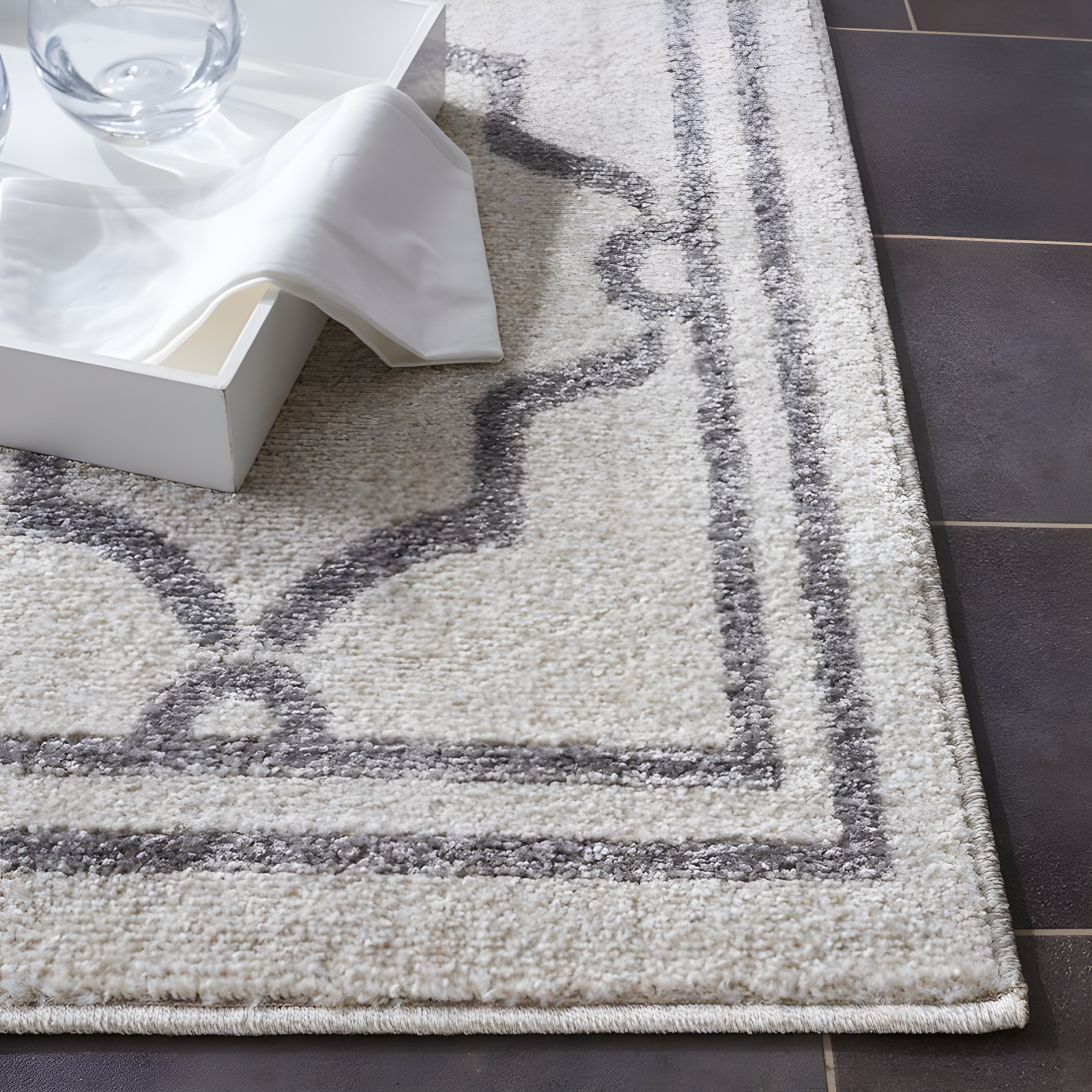 Amherst AMT414 Power Loomed Indoor Area Rug - Ivory/Grey - 5'x5' - Safavieh