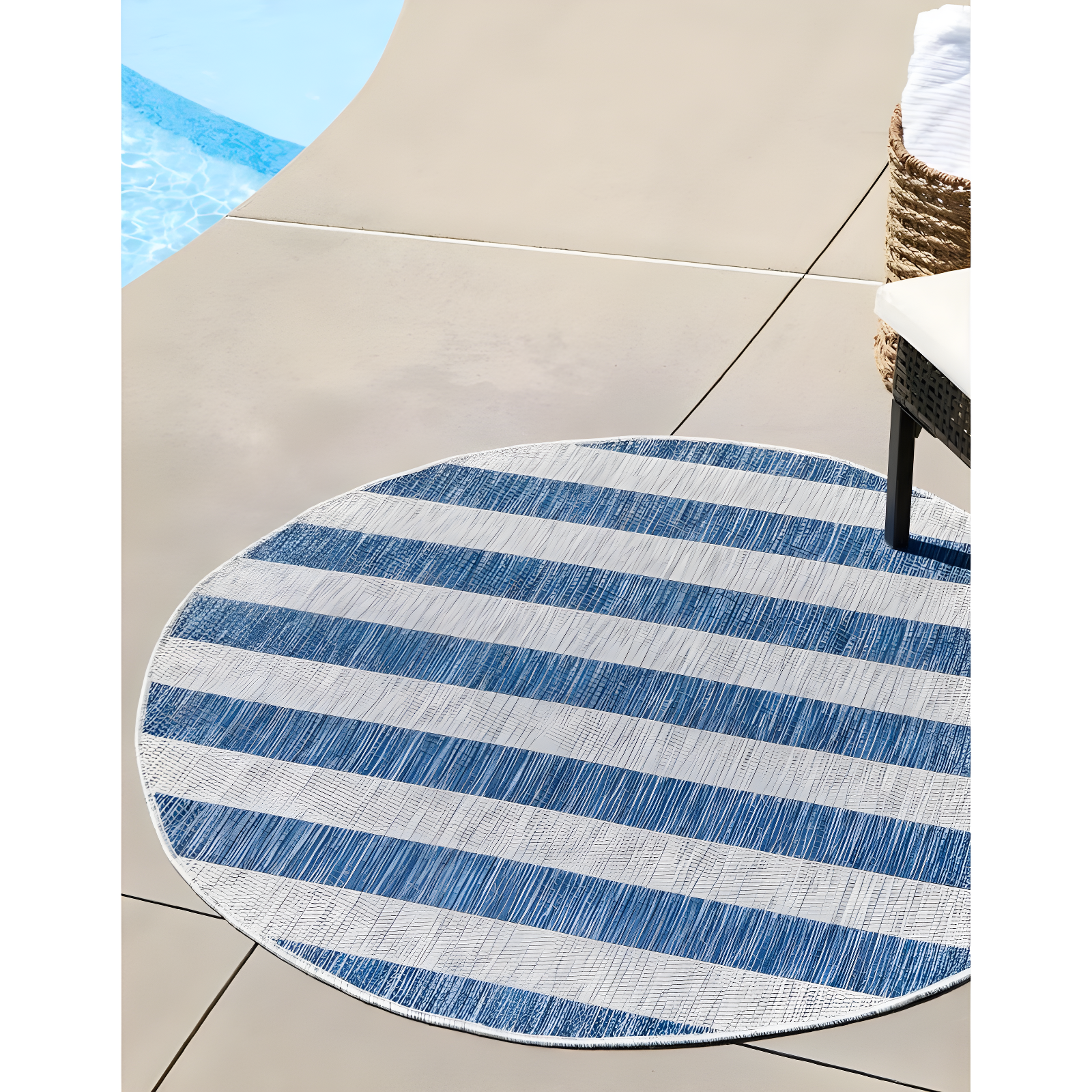 Unique Loom 4' 1 x 4' 1 Round Indoor/Outdoor Striped Blue Area Rug
