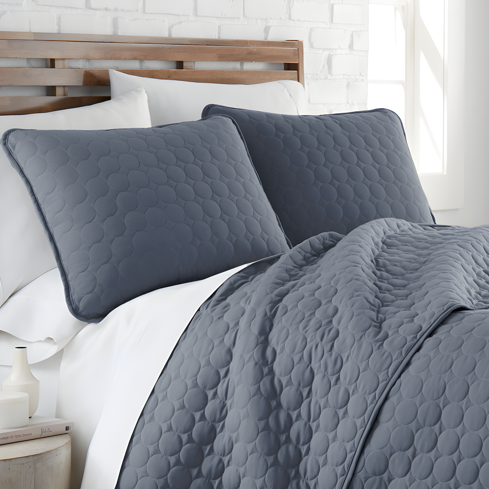 SouthShore Fine Linens Southshore Fine Linens Lightweight Oversized Reversible Quilt Set with shams