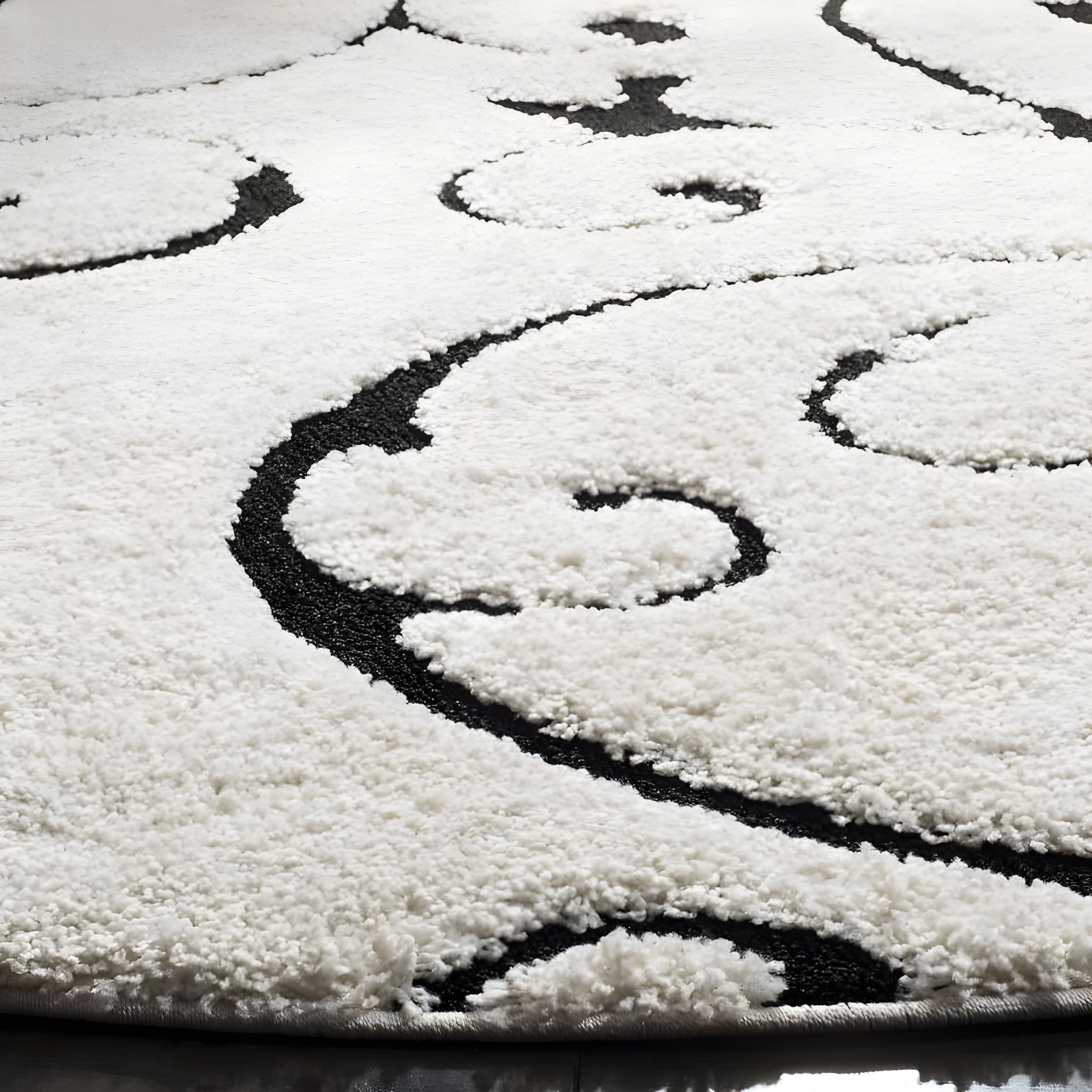 Florida Shag SG455 Power Loomed Indoor Area Rug - Ivory/Black - 6'7" round - Safavieh.