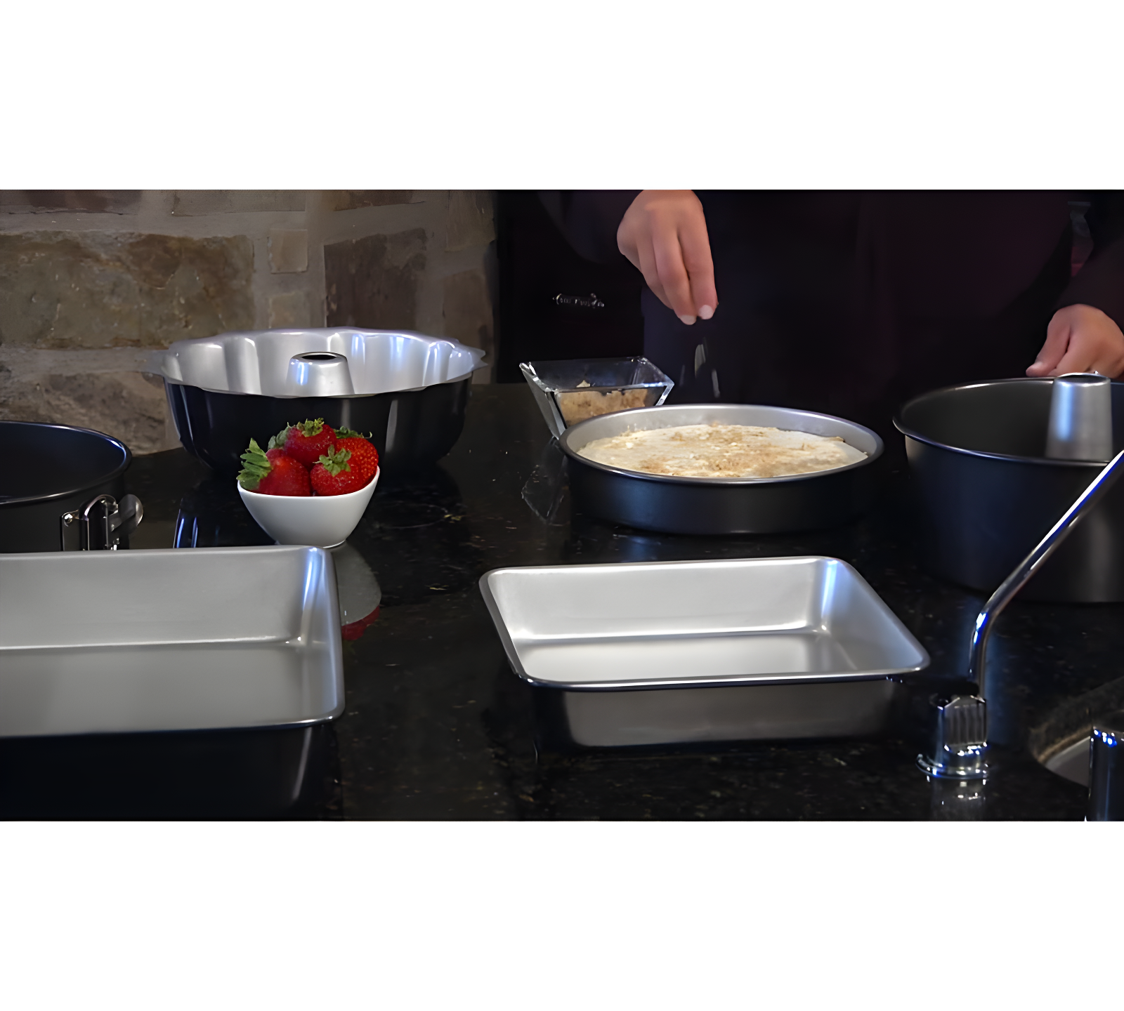 9.4'' Round Non-Stick Steel Springform Pan