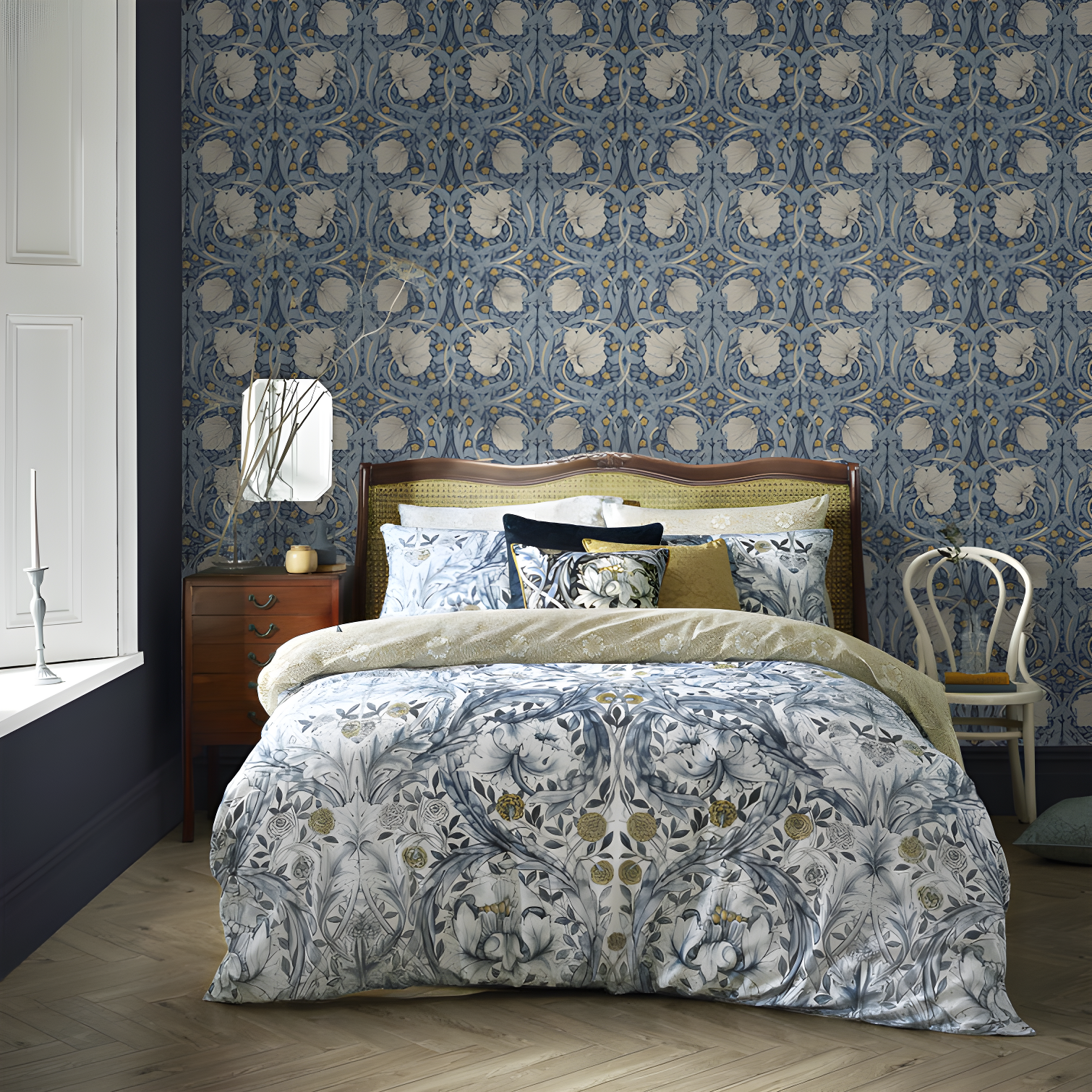 Nilda Floral Wallpaper