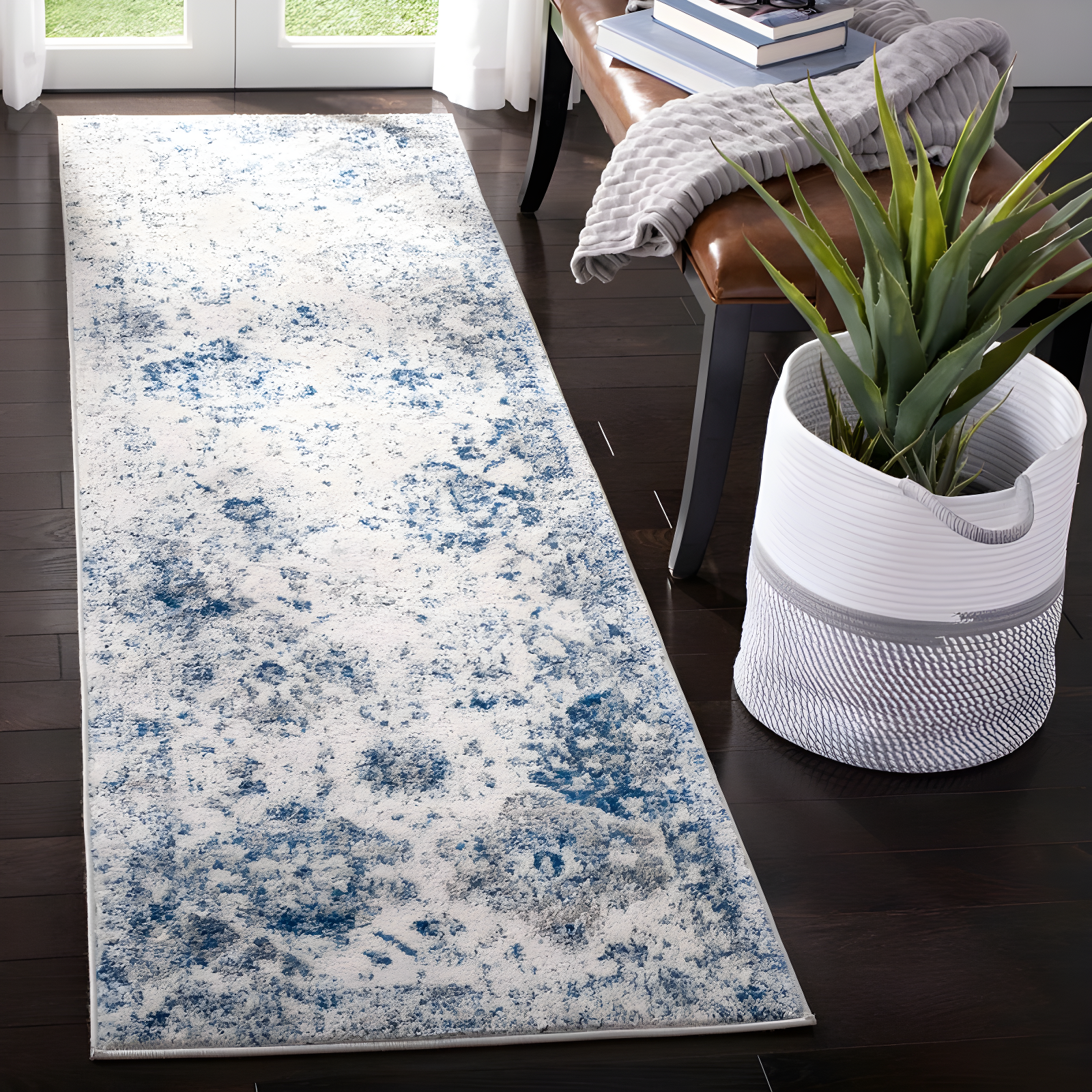 Madison MAD611 Power Loomed Indoor Accent Rug - White/Royal Blue - 2'3"x4' - Safavieh