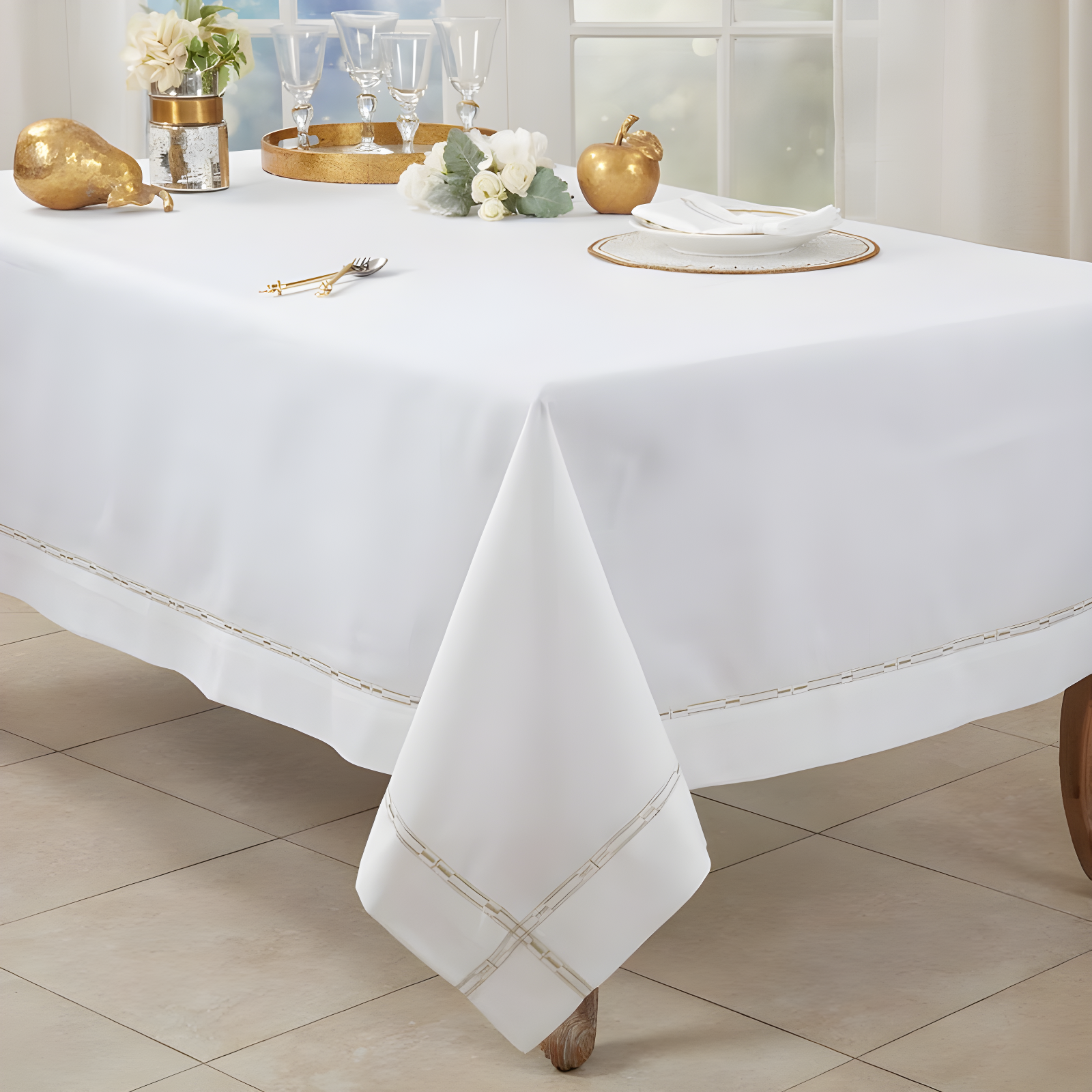 Saro Lifestyle Luxurious Tablecloth with Intricate Embroidery, 72"x160", Gold