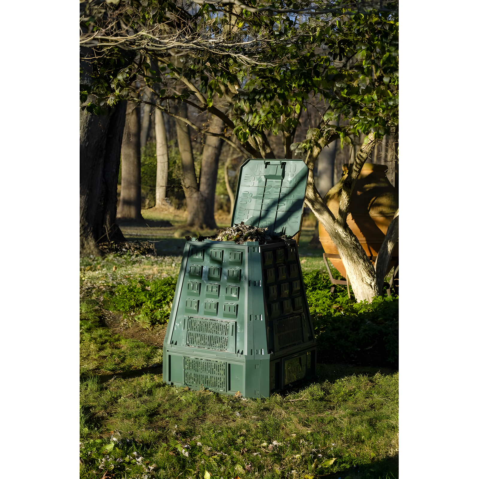 Alfresco Home 180 Gallons Plastic Outdoor Stationary Composter with Latching Lid