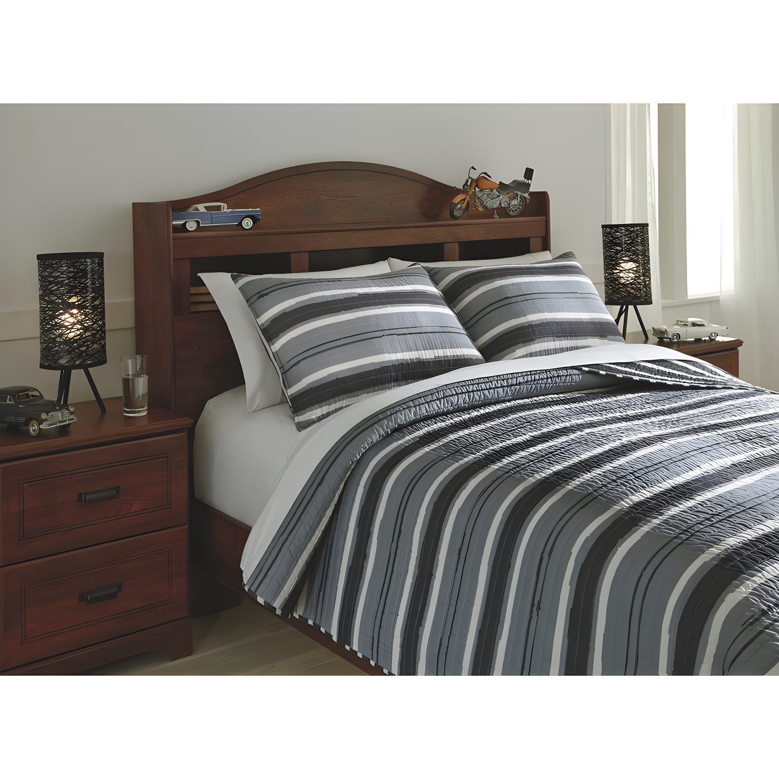 Merlin Reversible Quilt Set