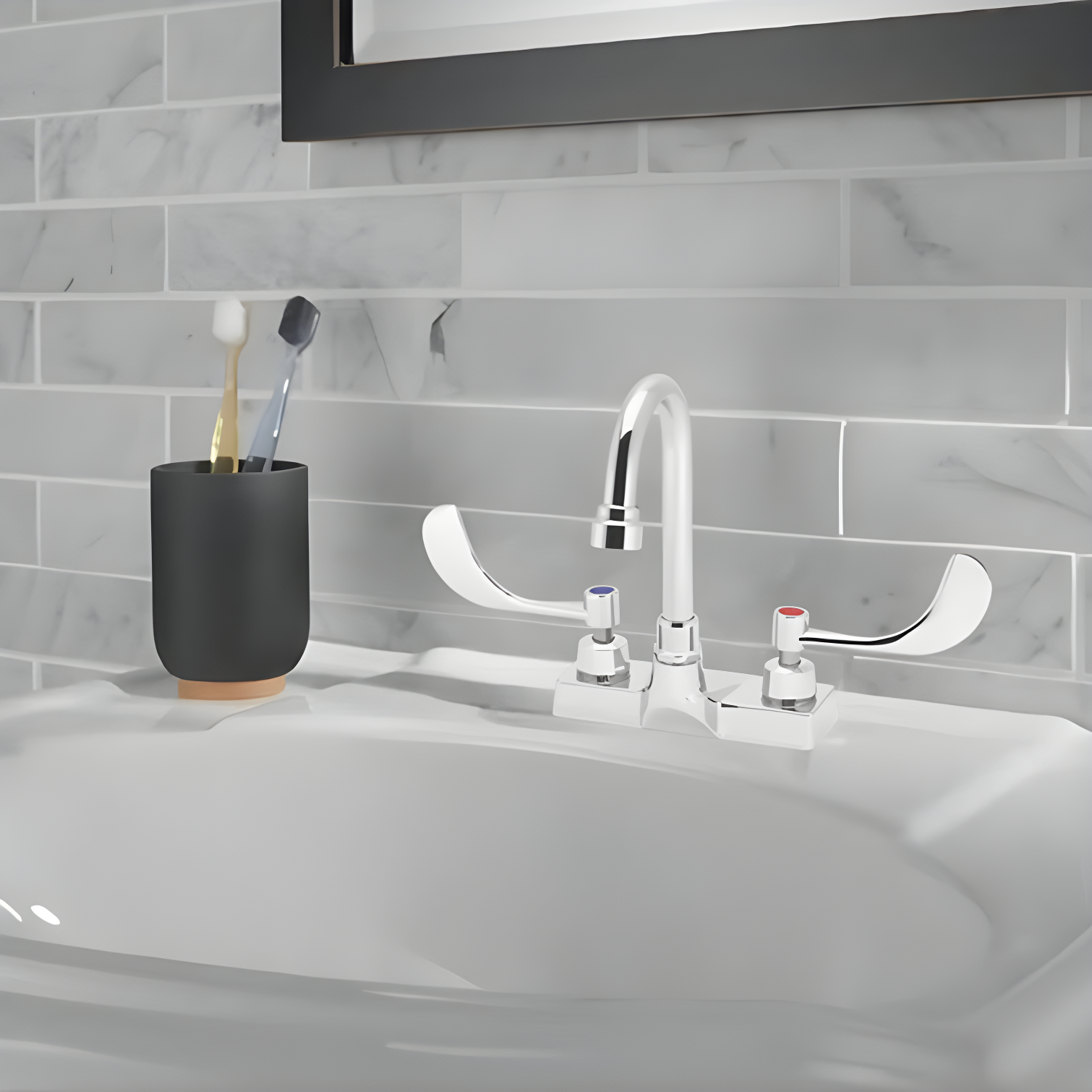 Centerset 2-handle Bathroom Faucet with Drain Assembly
