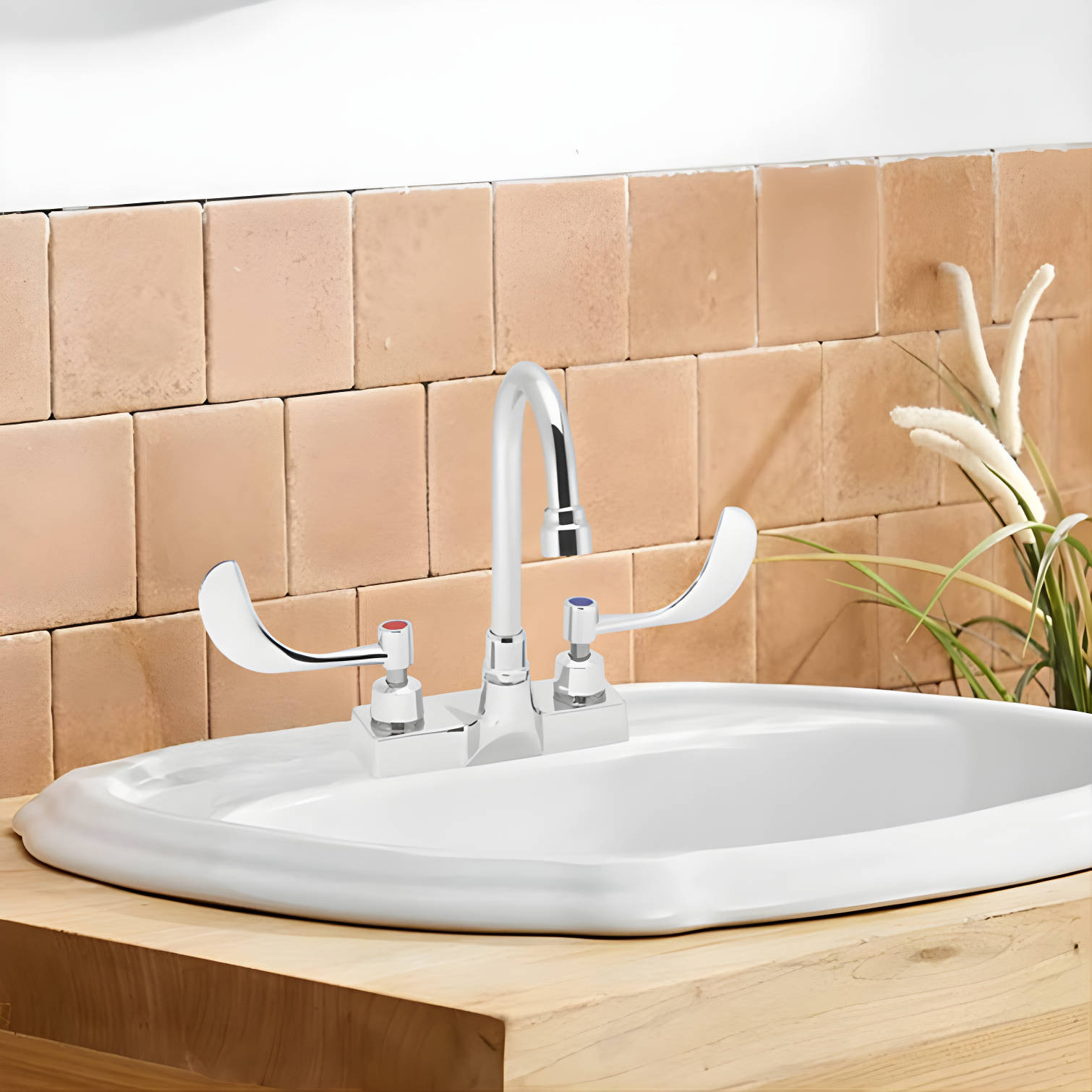 Centerset 2-handle Bathroom Faucet with Drain Assembly