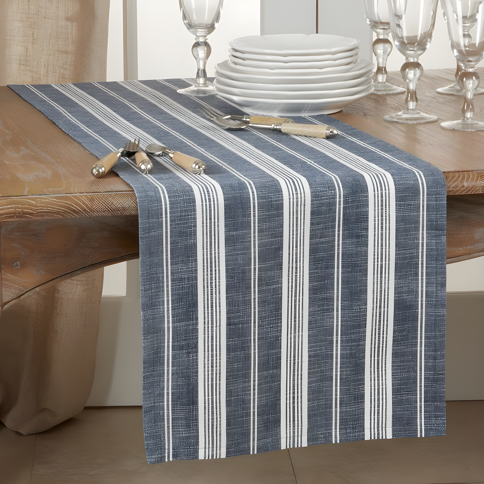 Saro Lifestyle Long Table Runner With Striped Design, Navy Blue, 16" x 72"