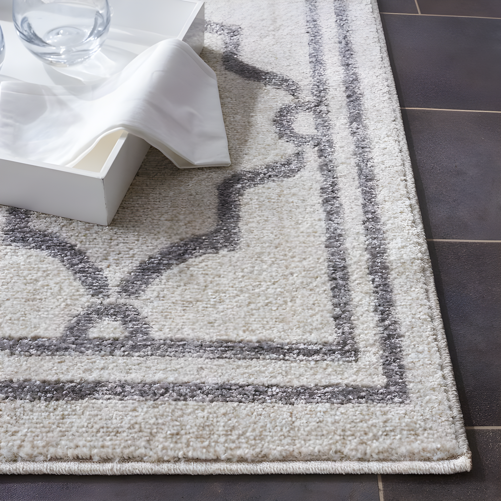 Amherst AMT414 Power Loomed Indoor Accent Rug - Ivory/Grey - 3'x5' - Safavieh