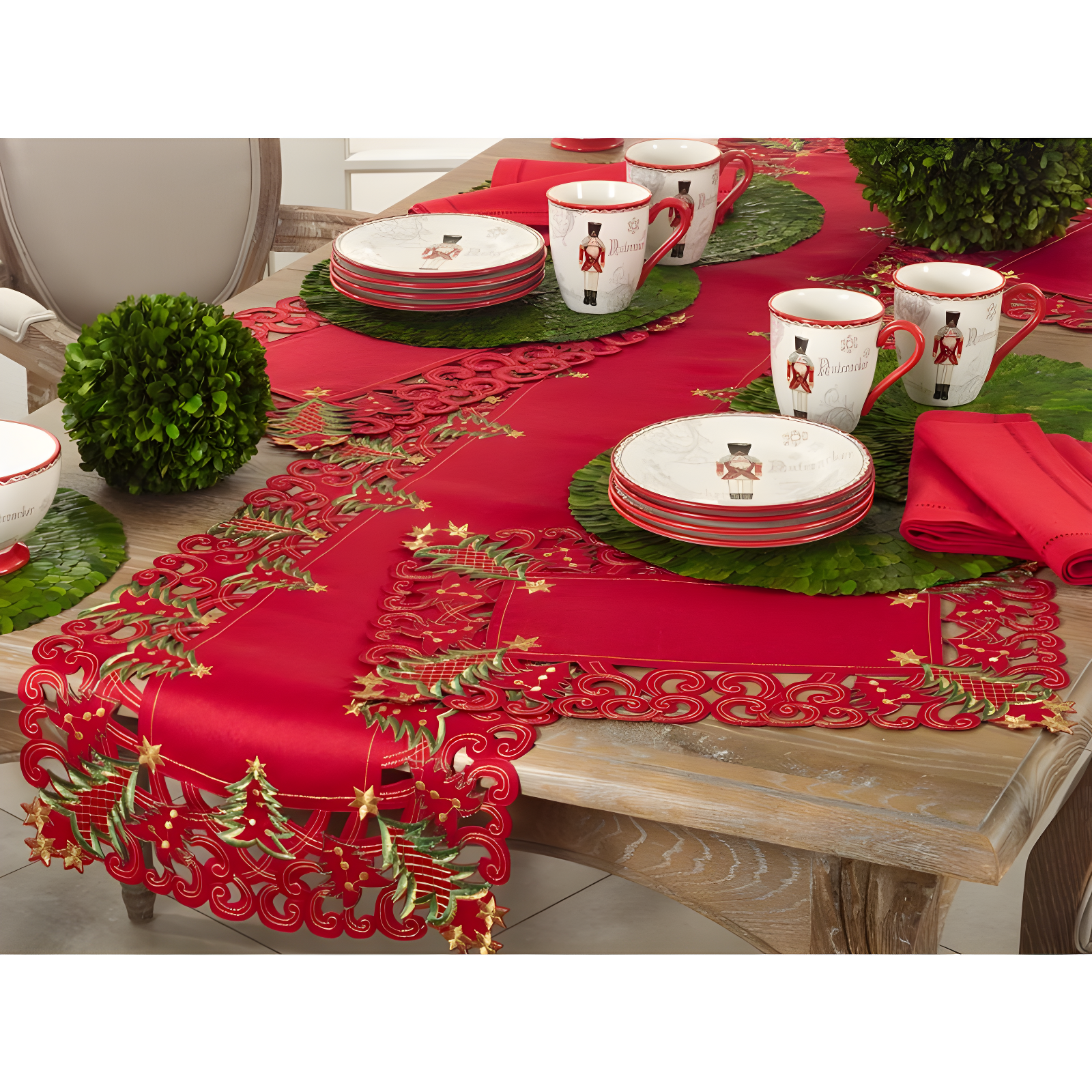 Saro Lifestyle Nostalgic Holiday Christmas Tree Table Runner, Red, 16" x 90"