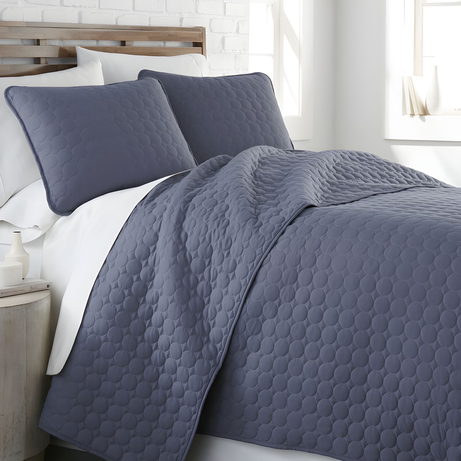 Southshore Fine Linens Lightweight Oversized Reversible Quilt Set with shams