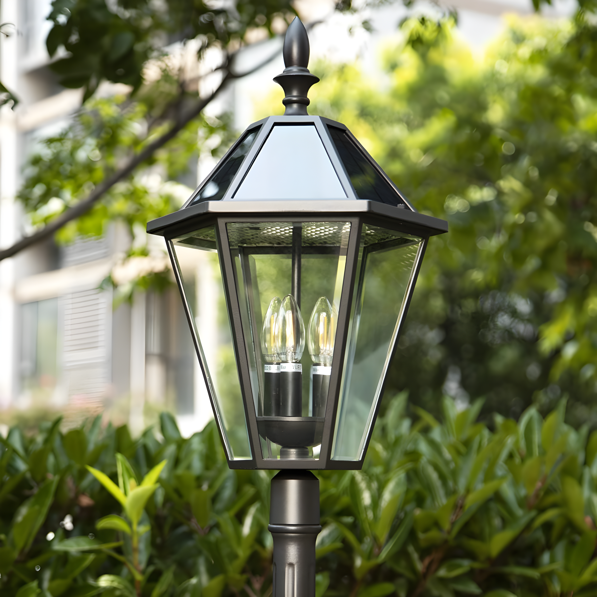 Black Cast Aluminum Traditional Solar LED Lamp Post
